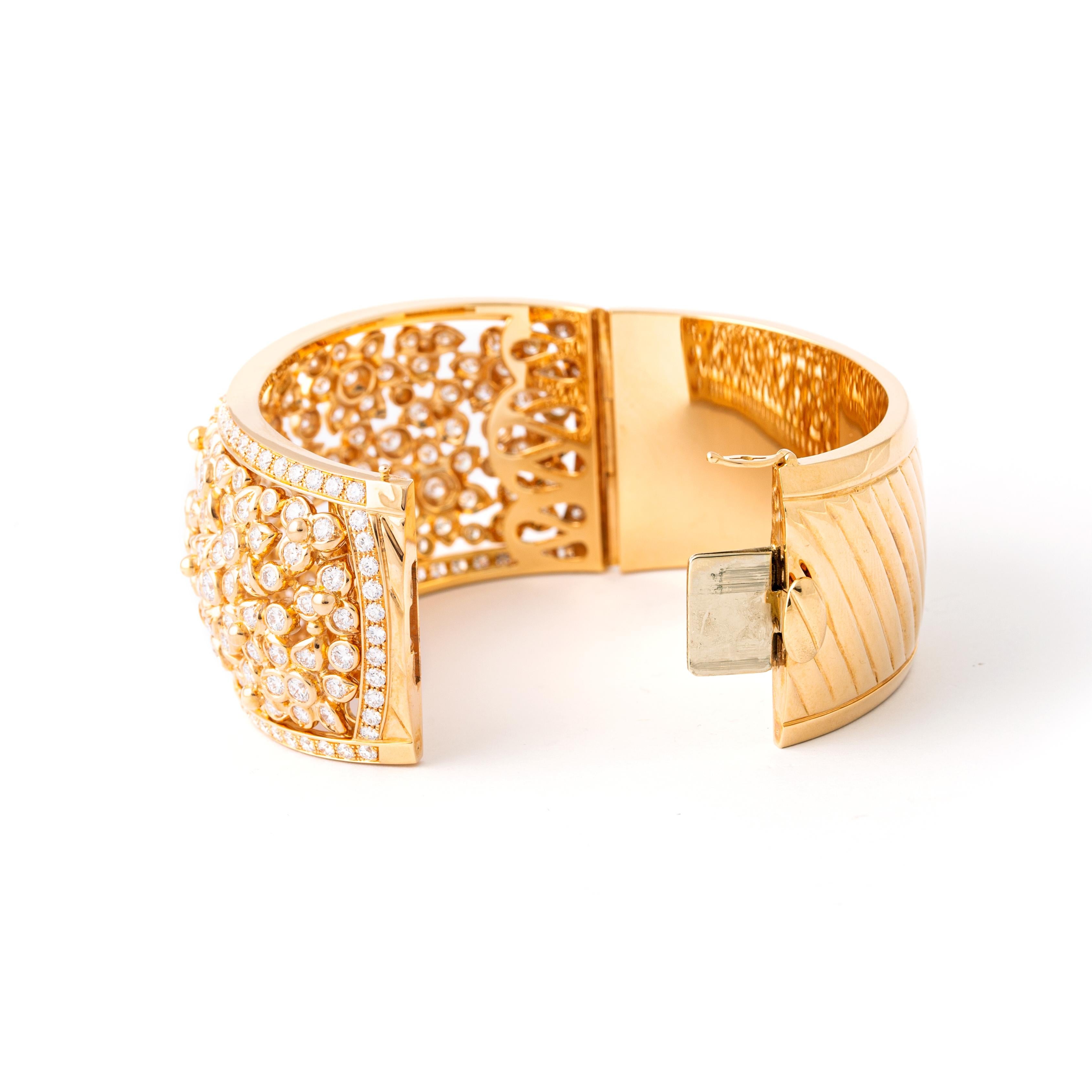 Bracelet jonc fleur en diamants Pour femmes en vente