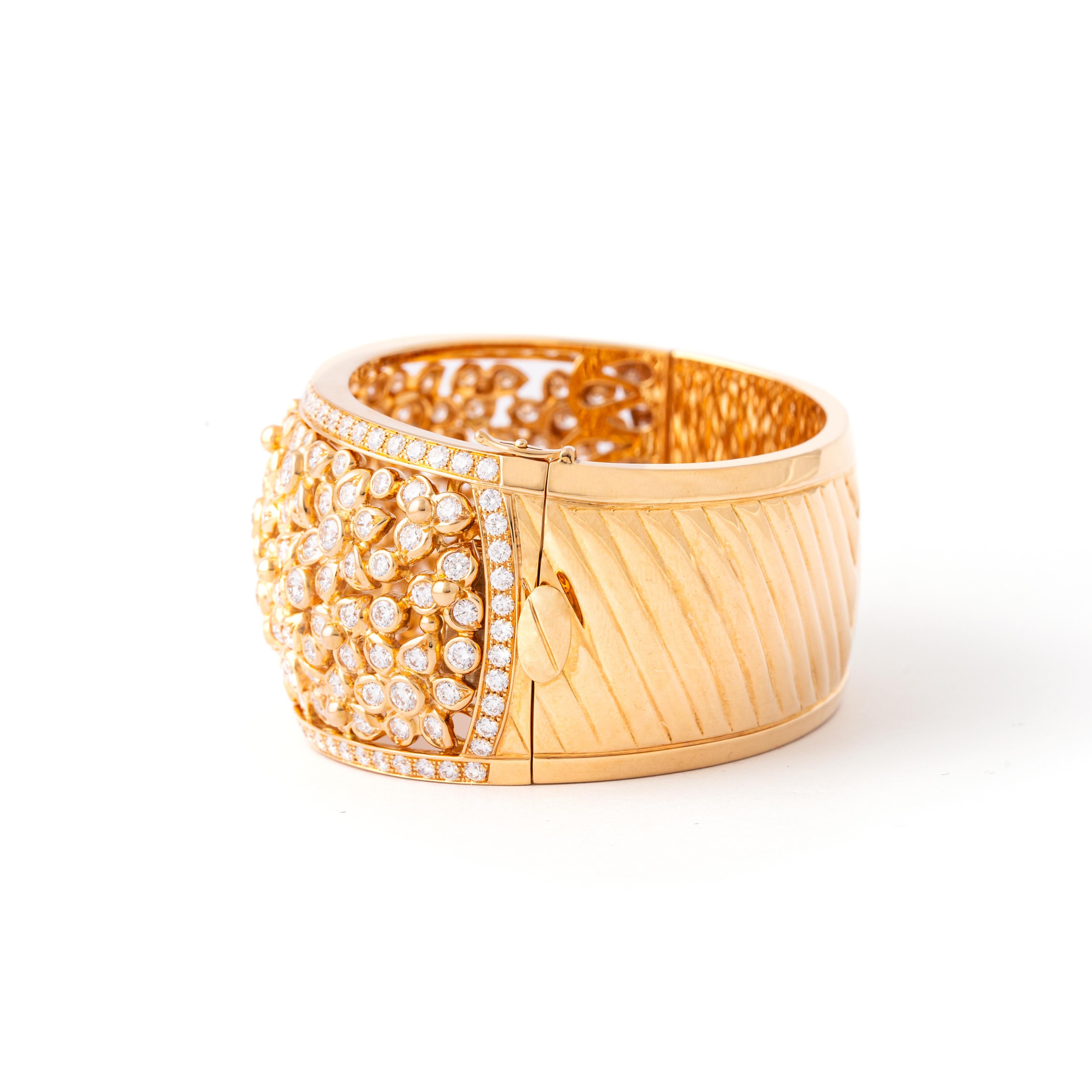 Bracelet jonc fleur en diamants en vente 1