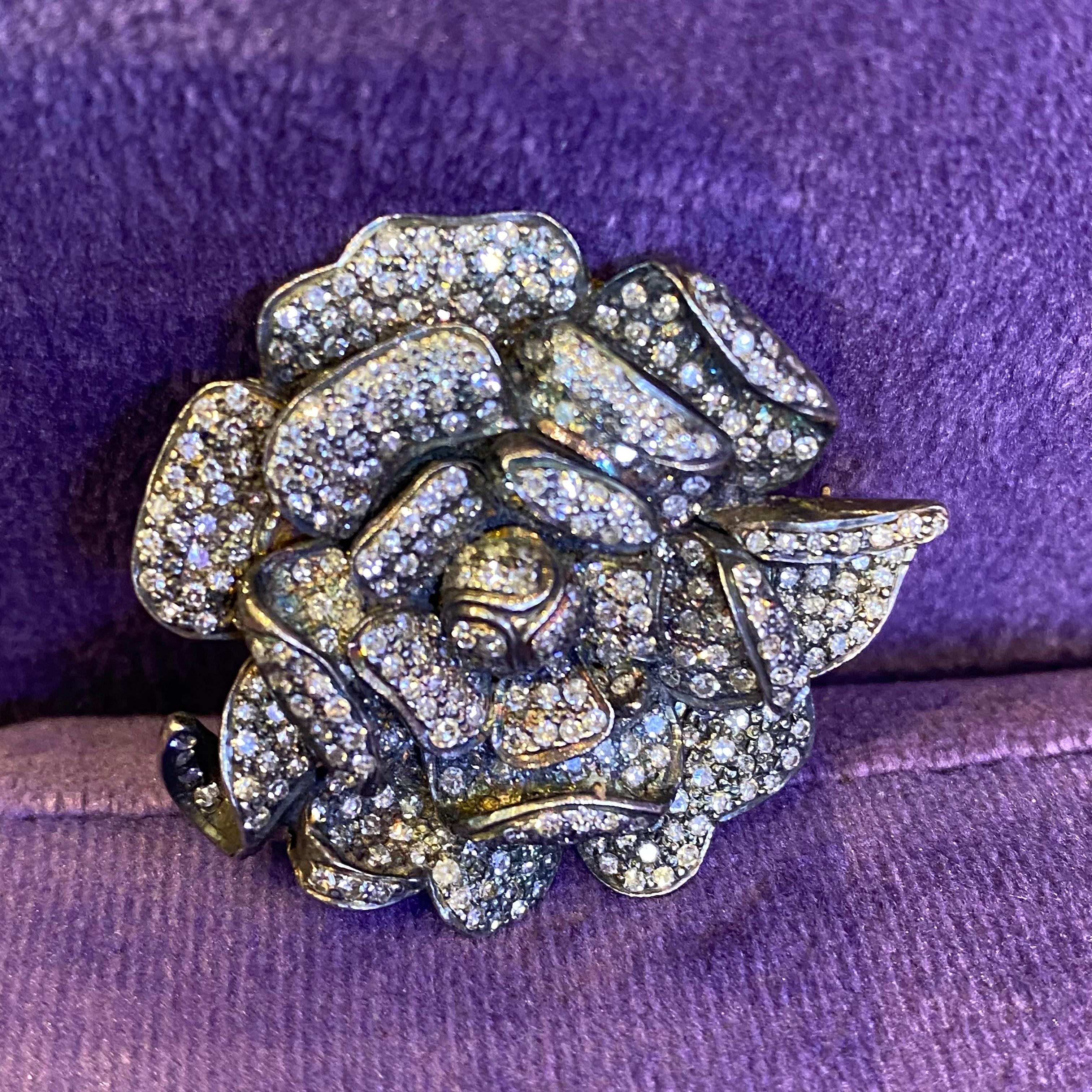 Round Cut Diamond Flower Brooch For Sale
