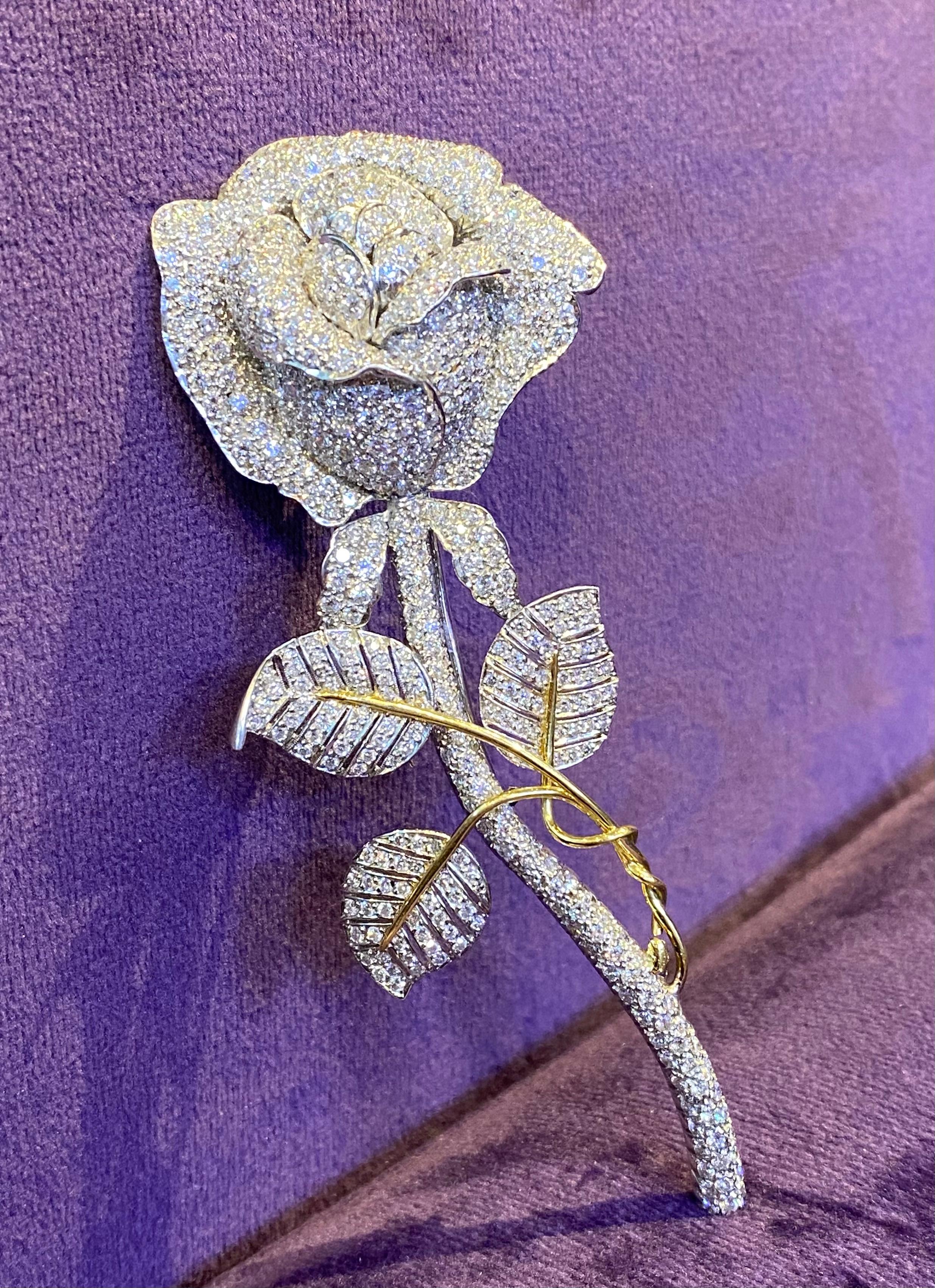 Diamond Flower Brooch In Excellent Condition For Sale In New York, NY