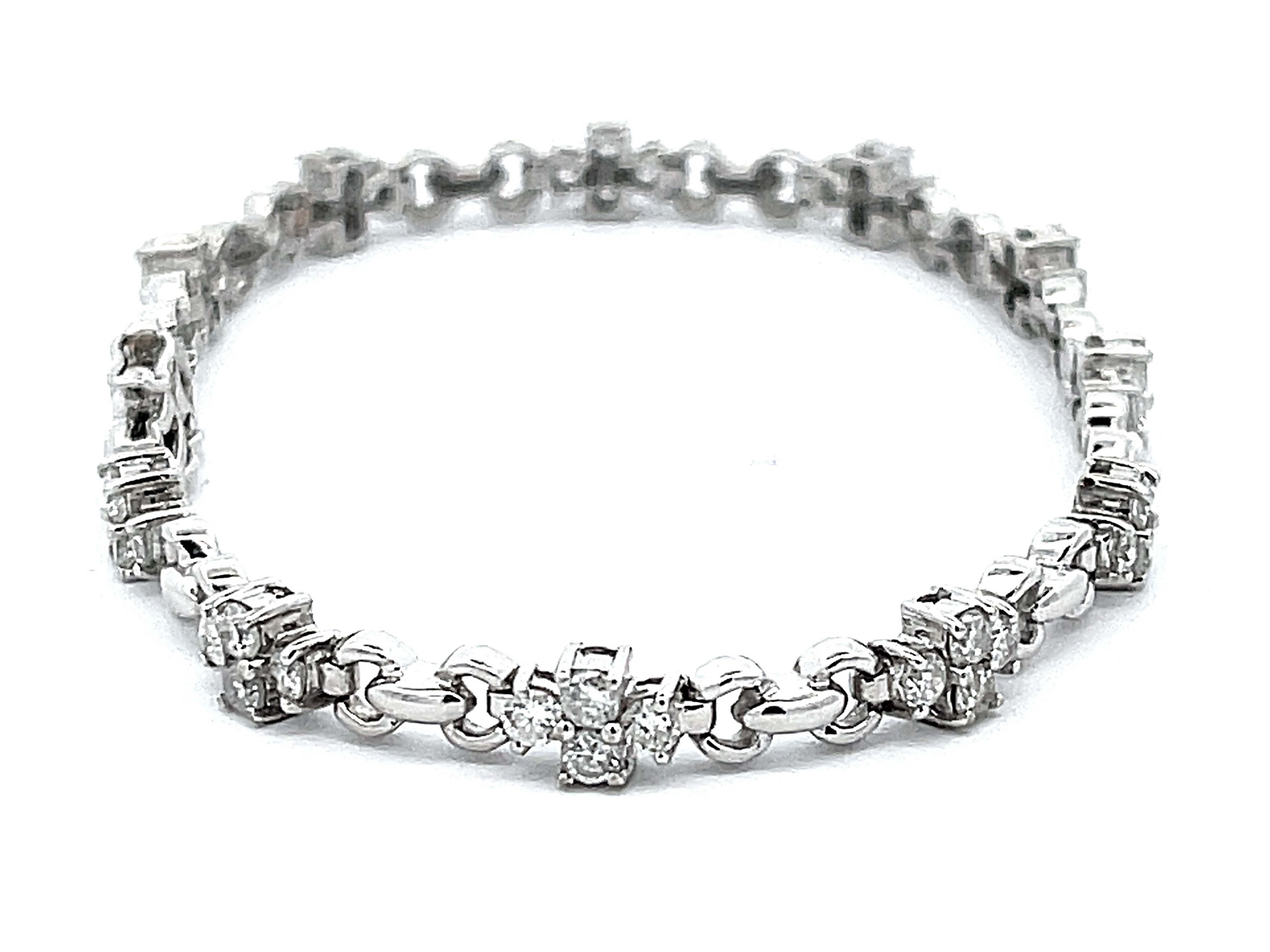 Modern Diamond Flower Chain Link Bracelet in 14k White Gold For Sale