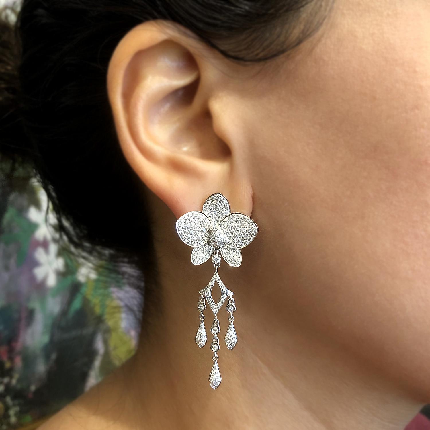 Diamant-Blumen-Kronleuchter Tropfen-Ohrringe aus Gold Damen im Angebot