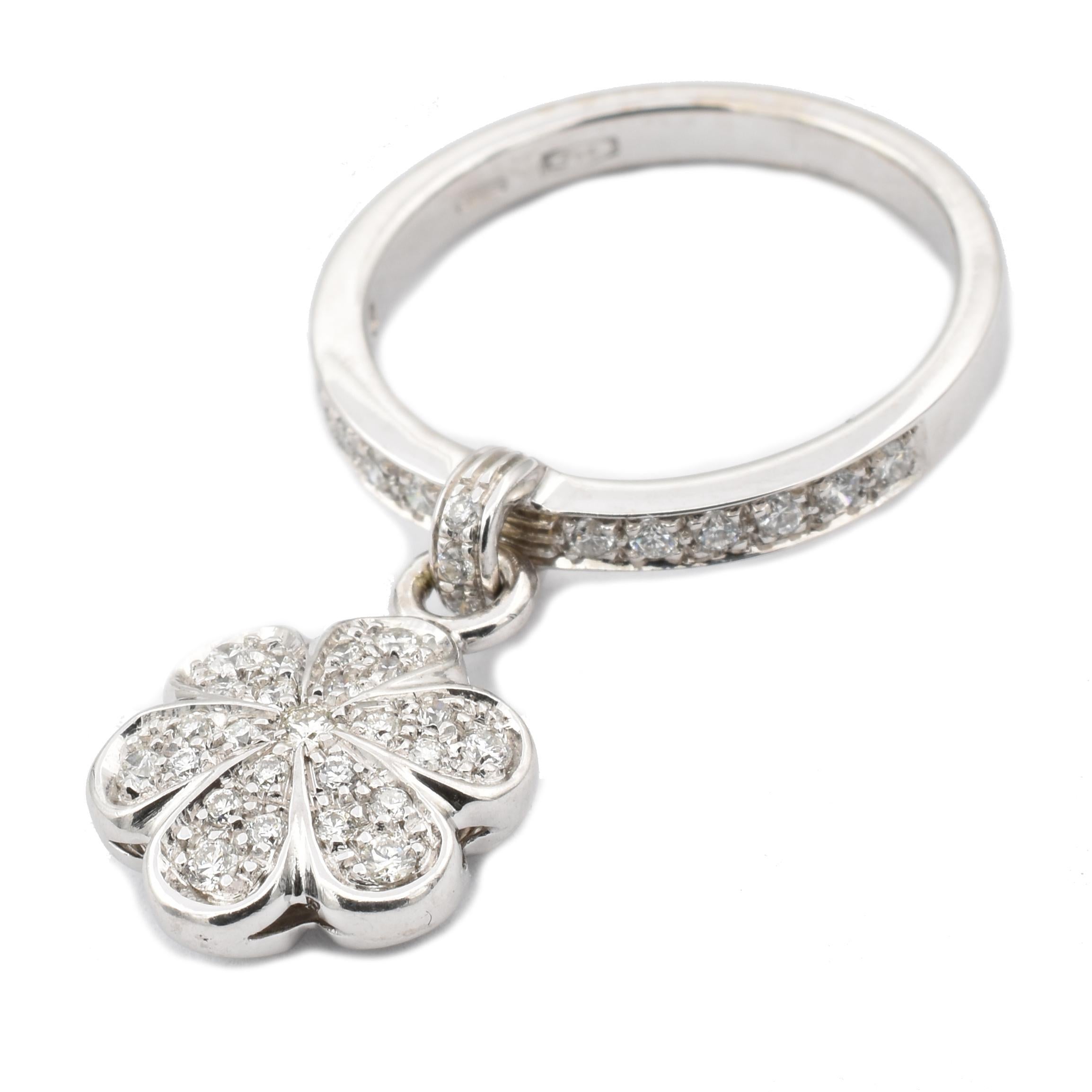 Diamant-Blumen-Charm-Ring aus Weißgold, hergestellt in Italien Damen im Angebot
