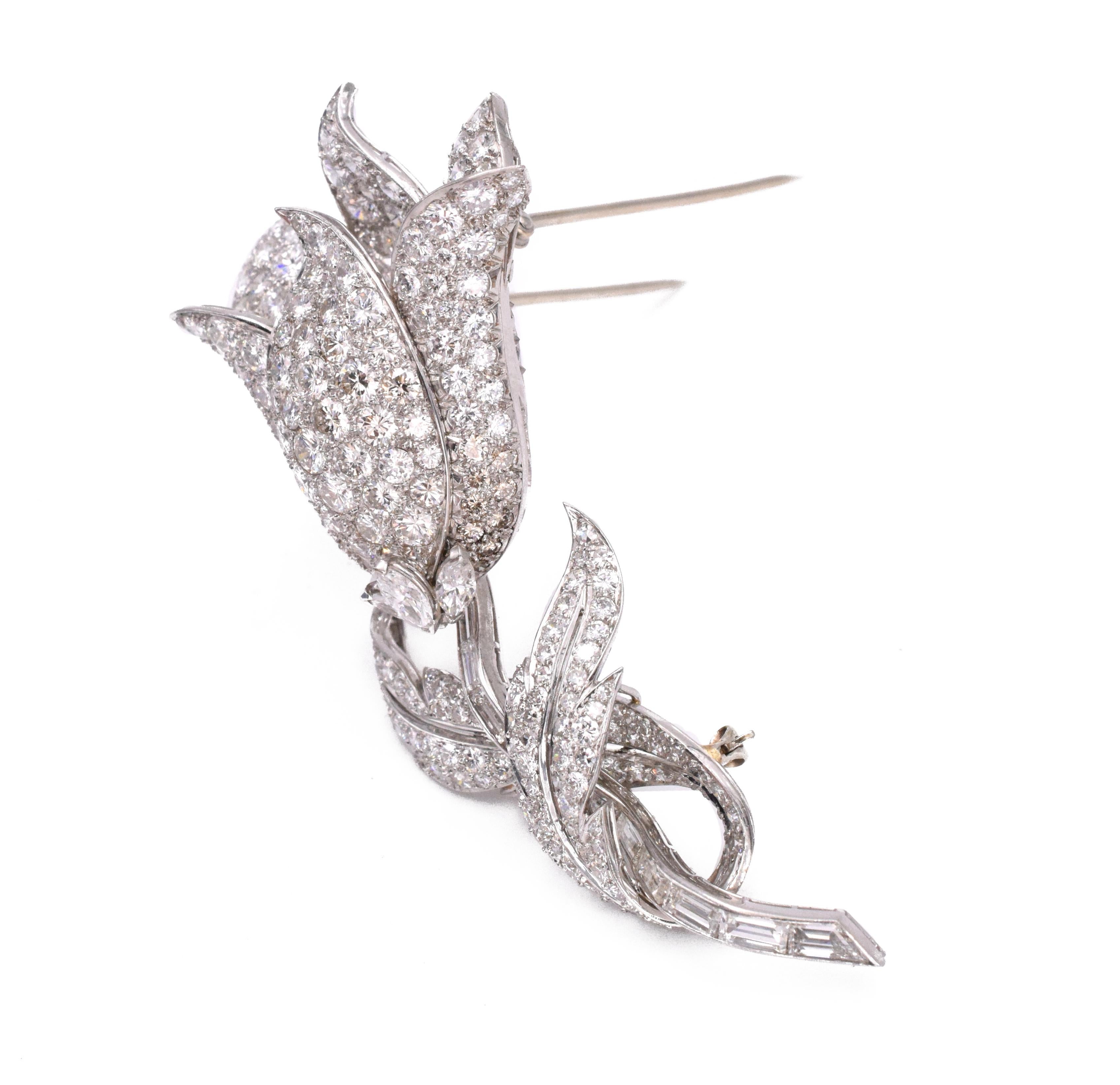 Diamond Flower Clip-Brooch In Excellent Condition For Sale In New York, NY