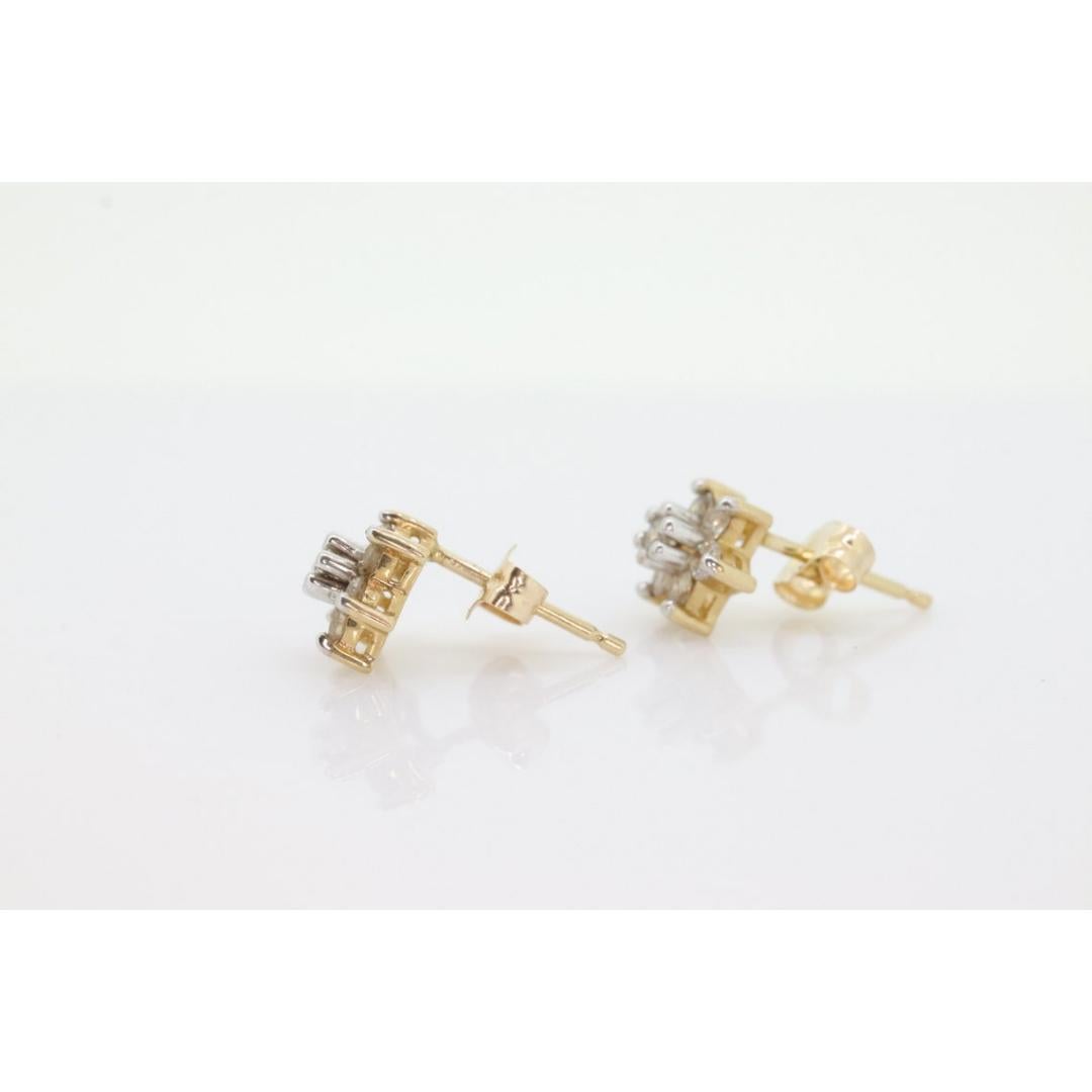 Vintage from the 1970s
Materials: Gold, Rose gold, Stone
Gemstone: Diamond
Location: Earlobe
Closure: Screw back

Style: Minimalist

About this item

Vintage earrings. Marked 14k on the stud. Beautiful 7 diamond cluster formed in a flower shape.