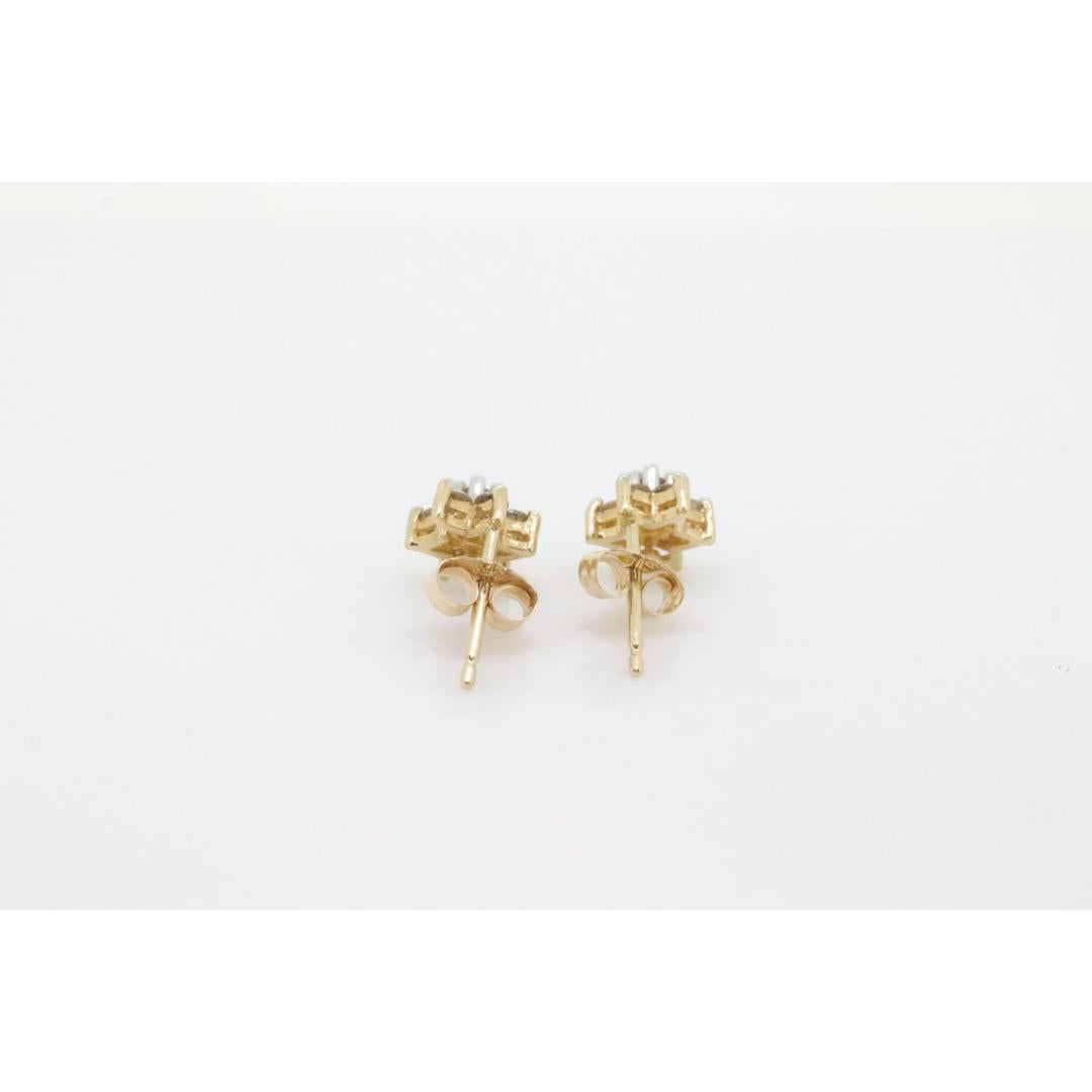 Diamond Flower Cluster Earrings. Diamond Daisy 14k stud earrings. Diamond Stud In Good Condition For Sale In Port Charlotte, FL