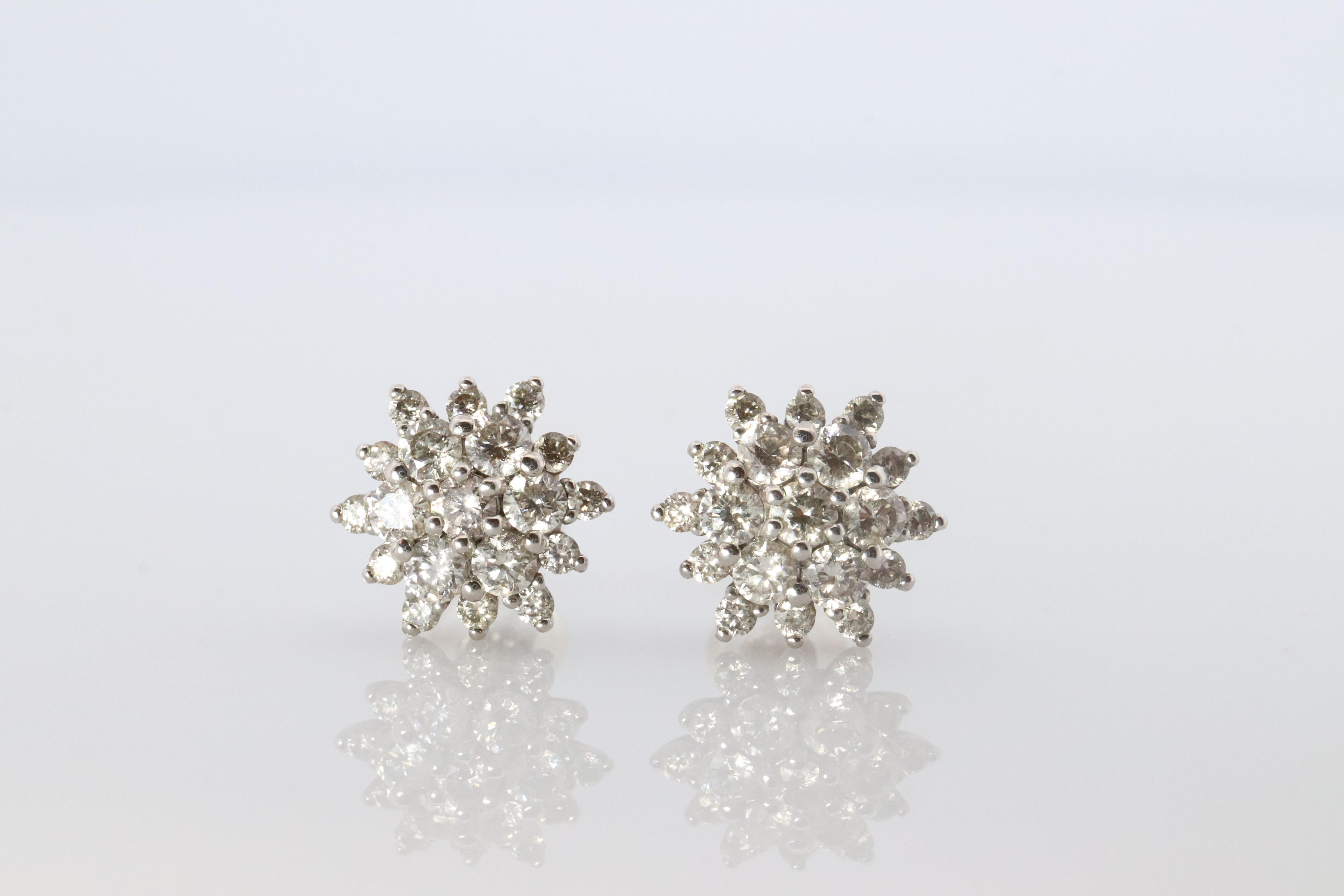 Diamond Flower Cluster Stud Earrings.  Platinum Earrings. Pt900 and 1CTW dia. For Sale 4