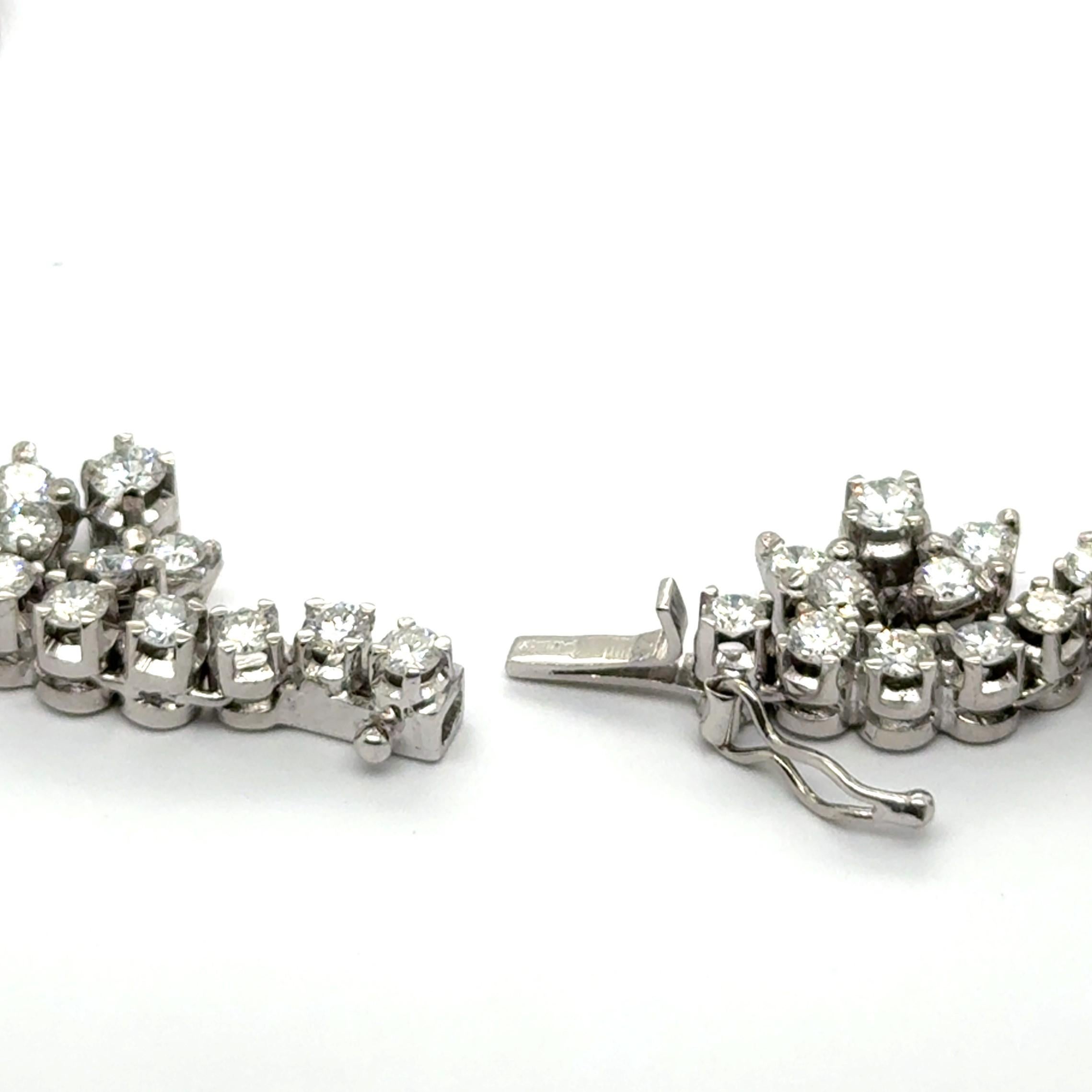 Diamond Flower Collier in 18 Karat White Gold im Angebot 4