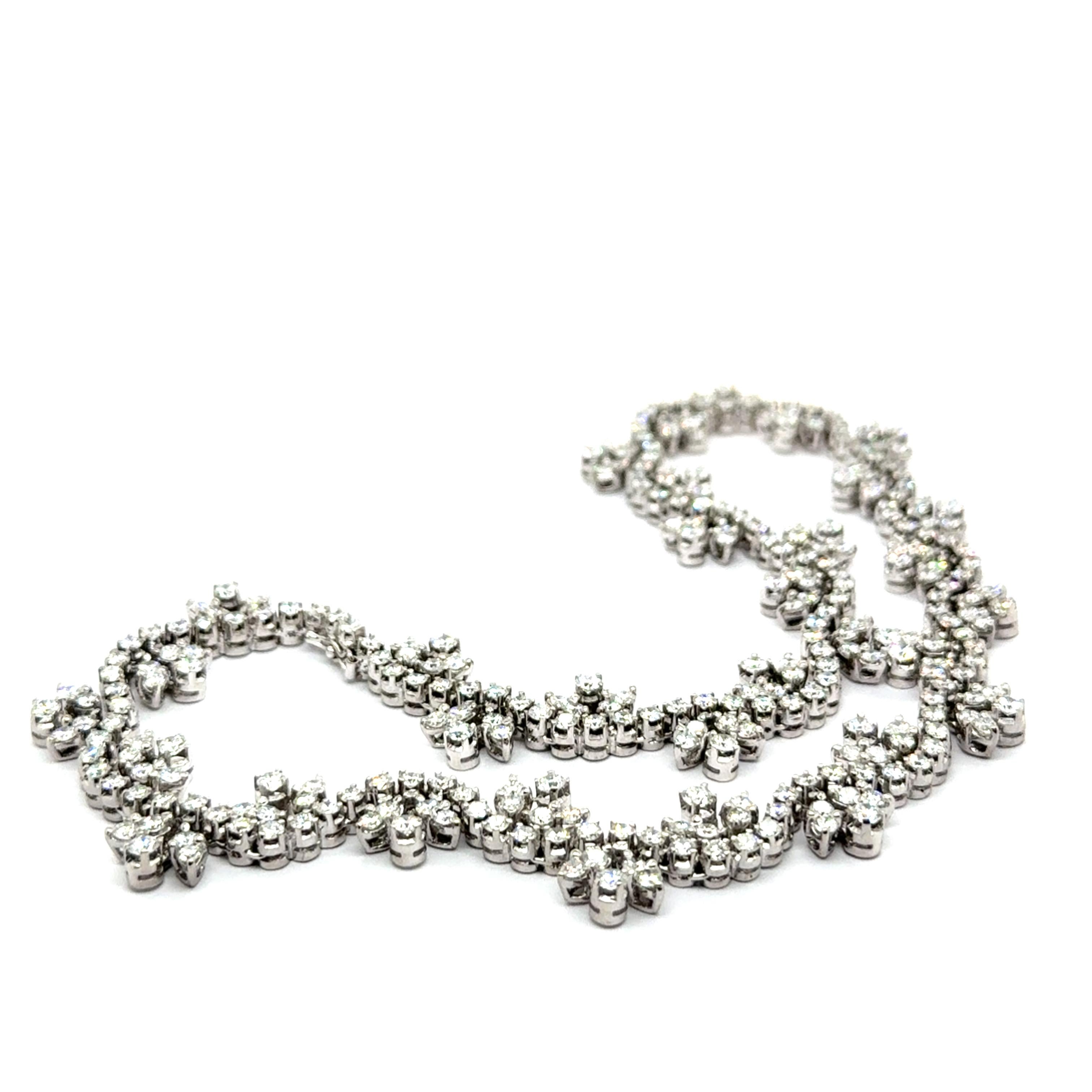 Diamond Flower Collier in 18 Karat White Gold im Angebot 5