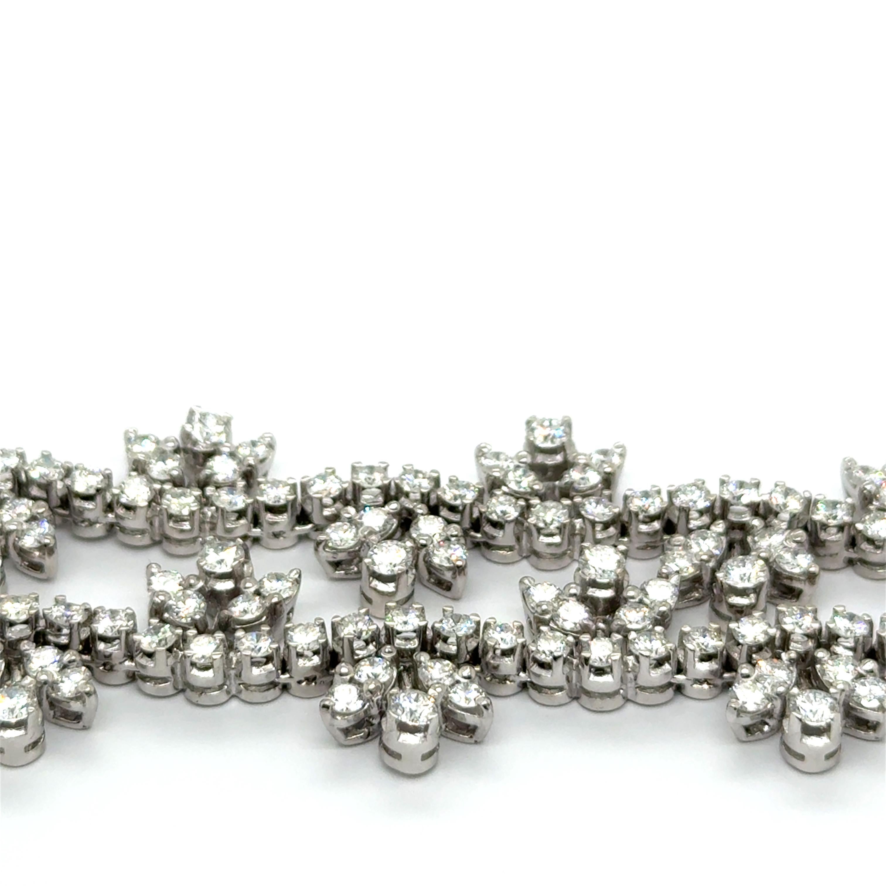 Diamond Flower Collier in 18 Karat White Gold im Angebot 6