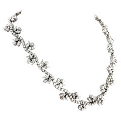 Diamond Flower Collier in 18 Karat White Gold