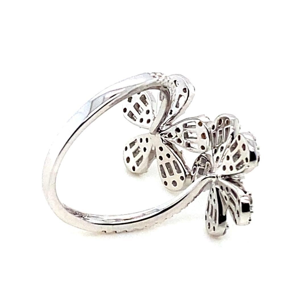 Diamond Flower Cross Over Ring 18 Karat White Gold In Good Condition For Sale In London, GB