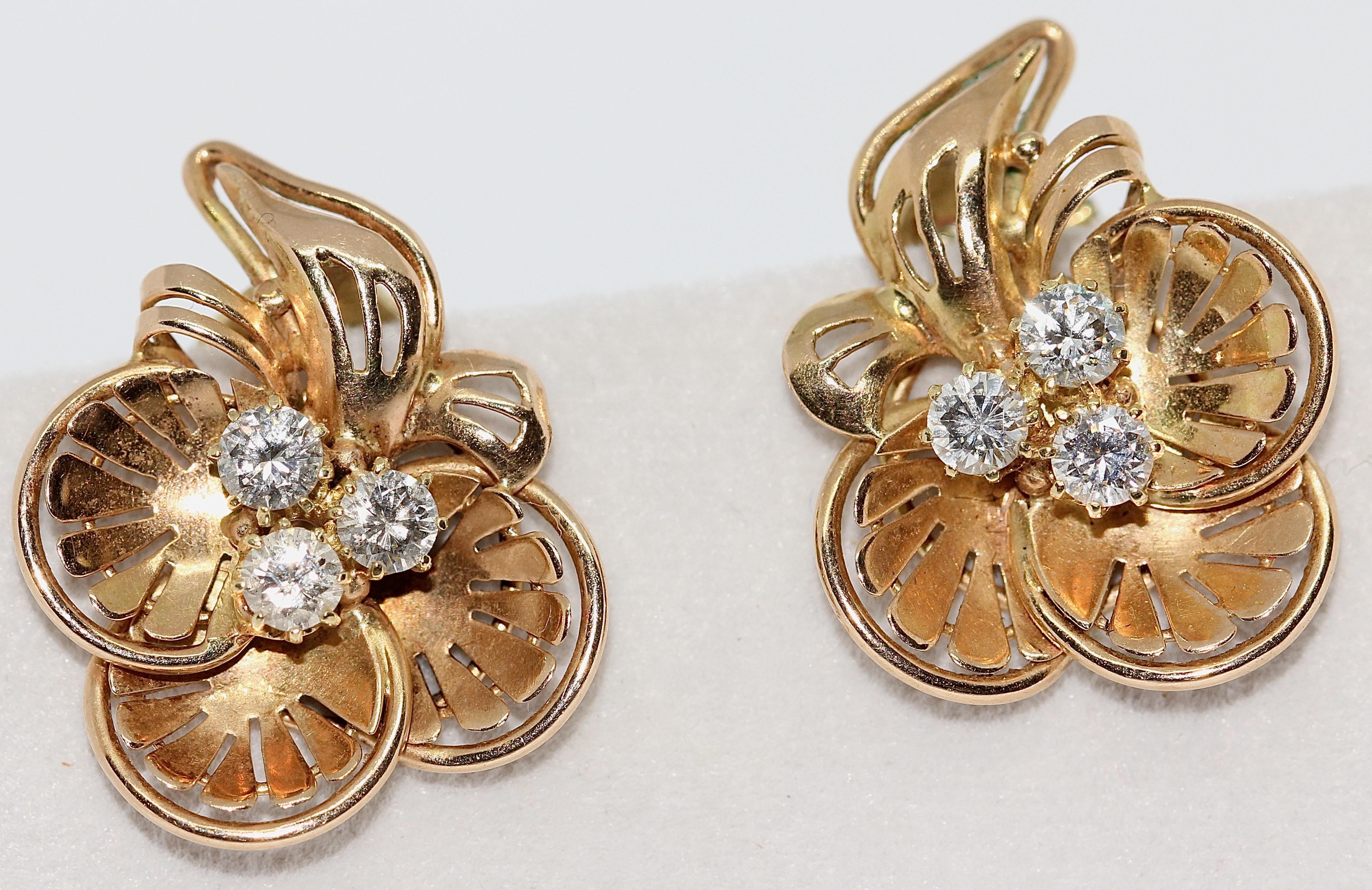 Diamond flower ear clips, rose gold.

Total weight about 0.6 carats.
VS1, G.

Including certificate of authenticity.