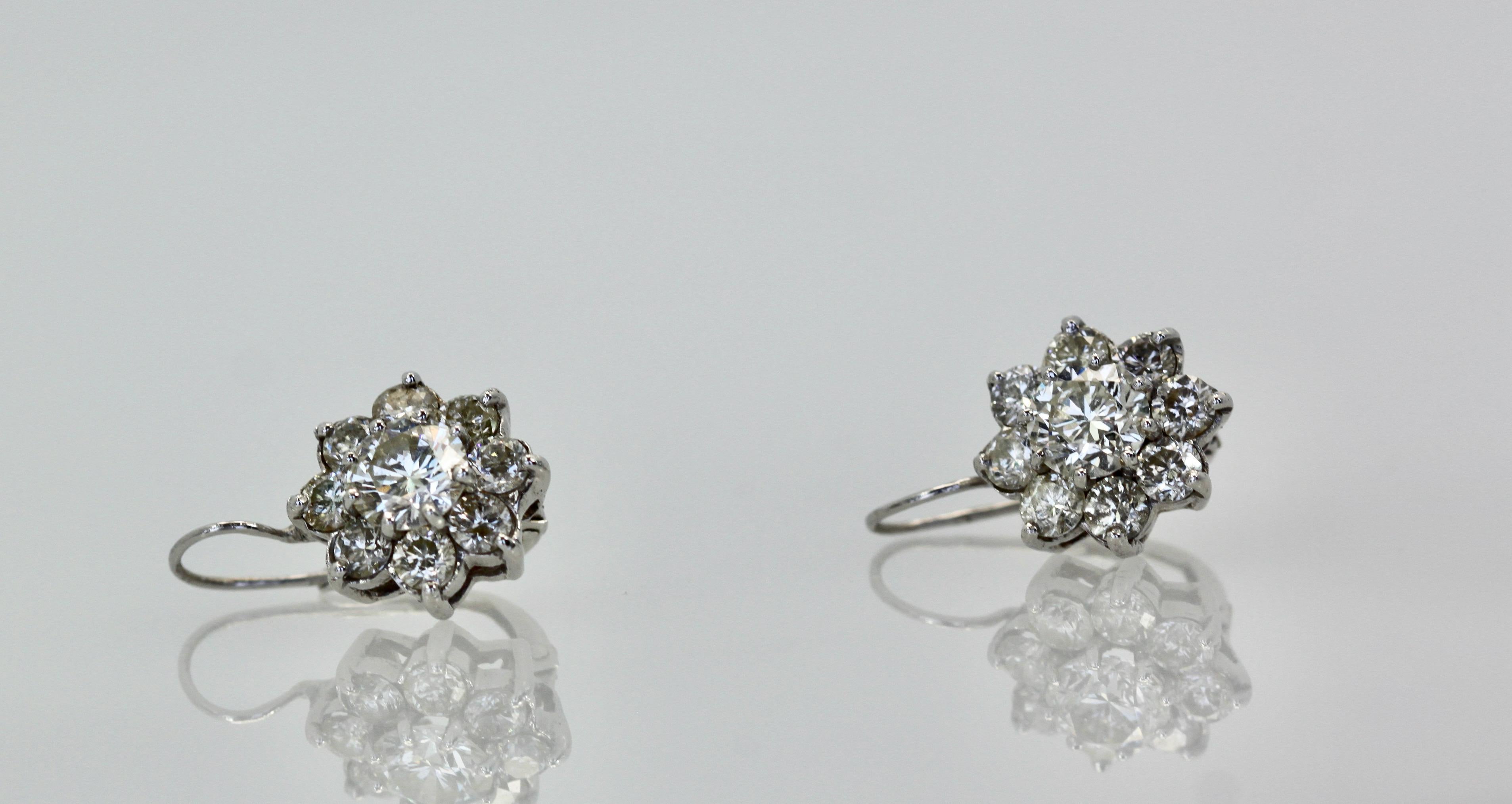 Diamond Flower Earrings 14K In Good Condition For Sale In North Hollywood, CA