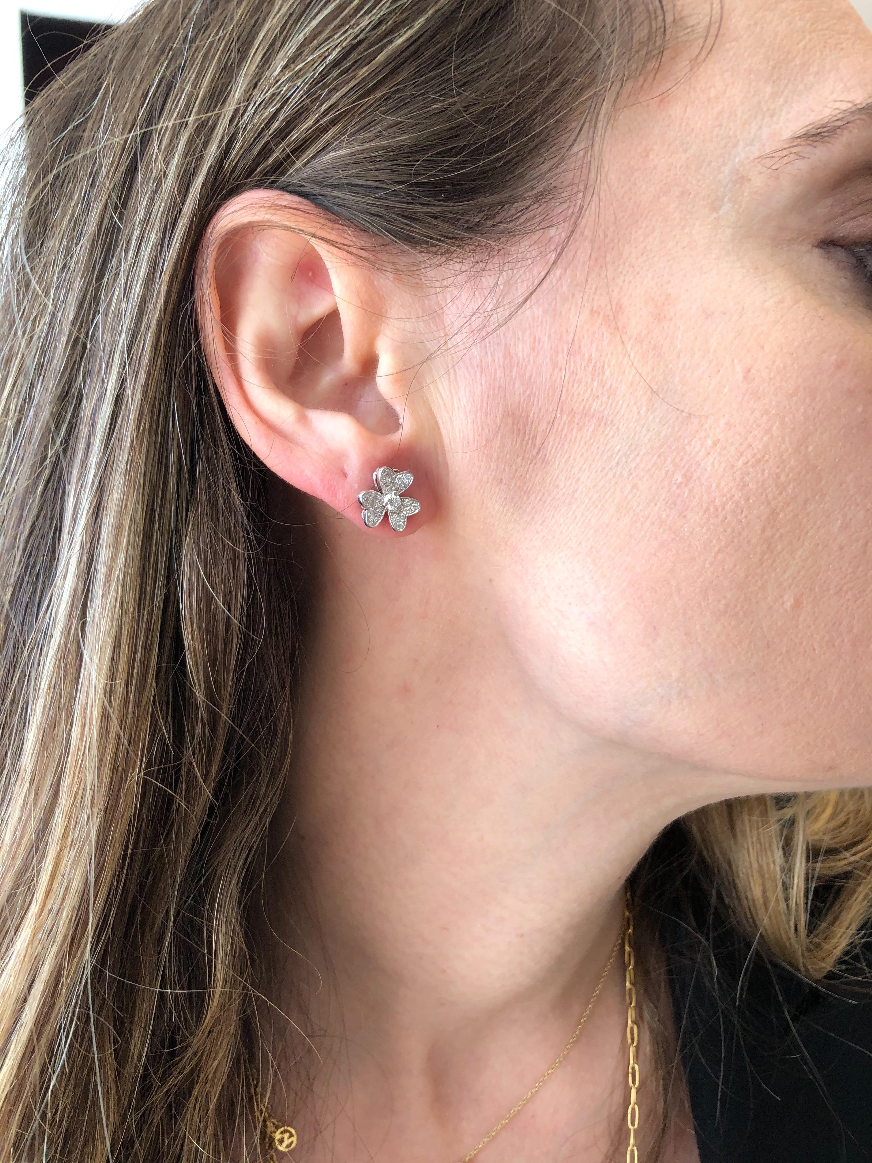 Round Cut Diamond Flower Earrings 18k White Gold For Sale