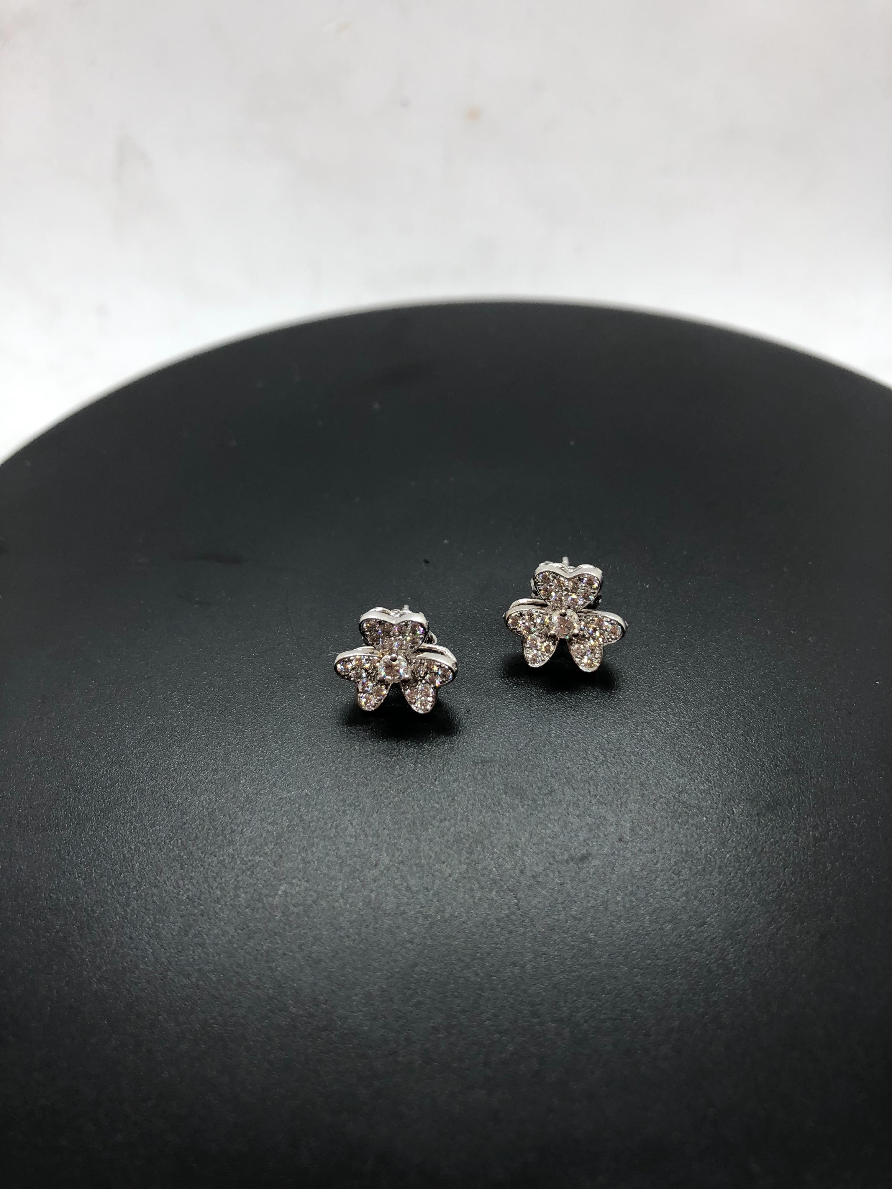 Women's Diamond Flower Earrings 18k White Gold For Sale