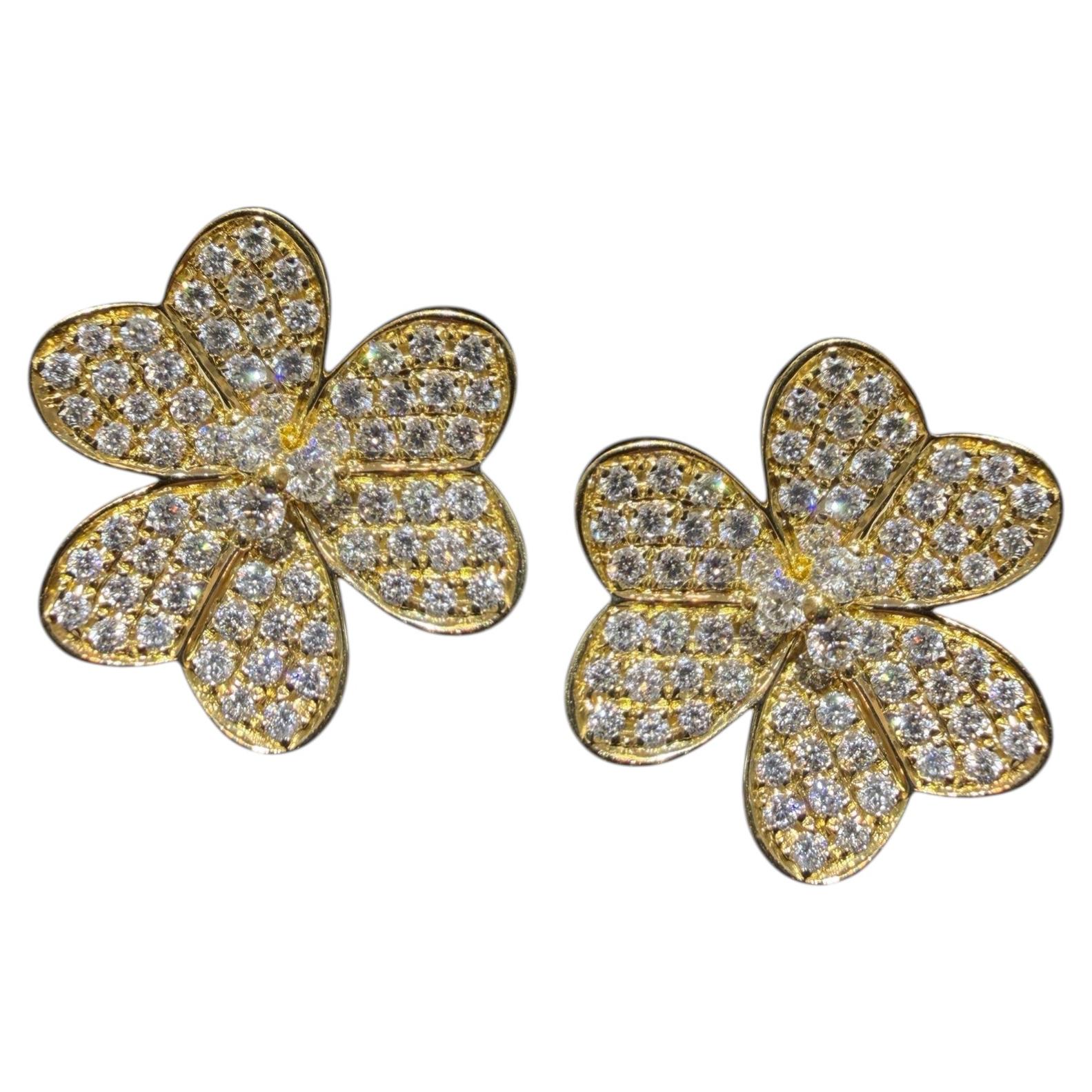 Boucles d'oreilles en or jaune 18 carats en forme de fleur, serti pavé de diamants, fermoir à clip, diamants ronds taille brillant de 2,60 carats