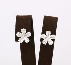 Orecchini con fiori di diamante