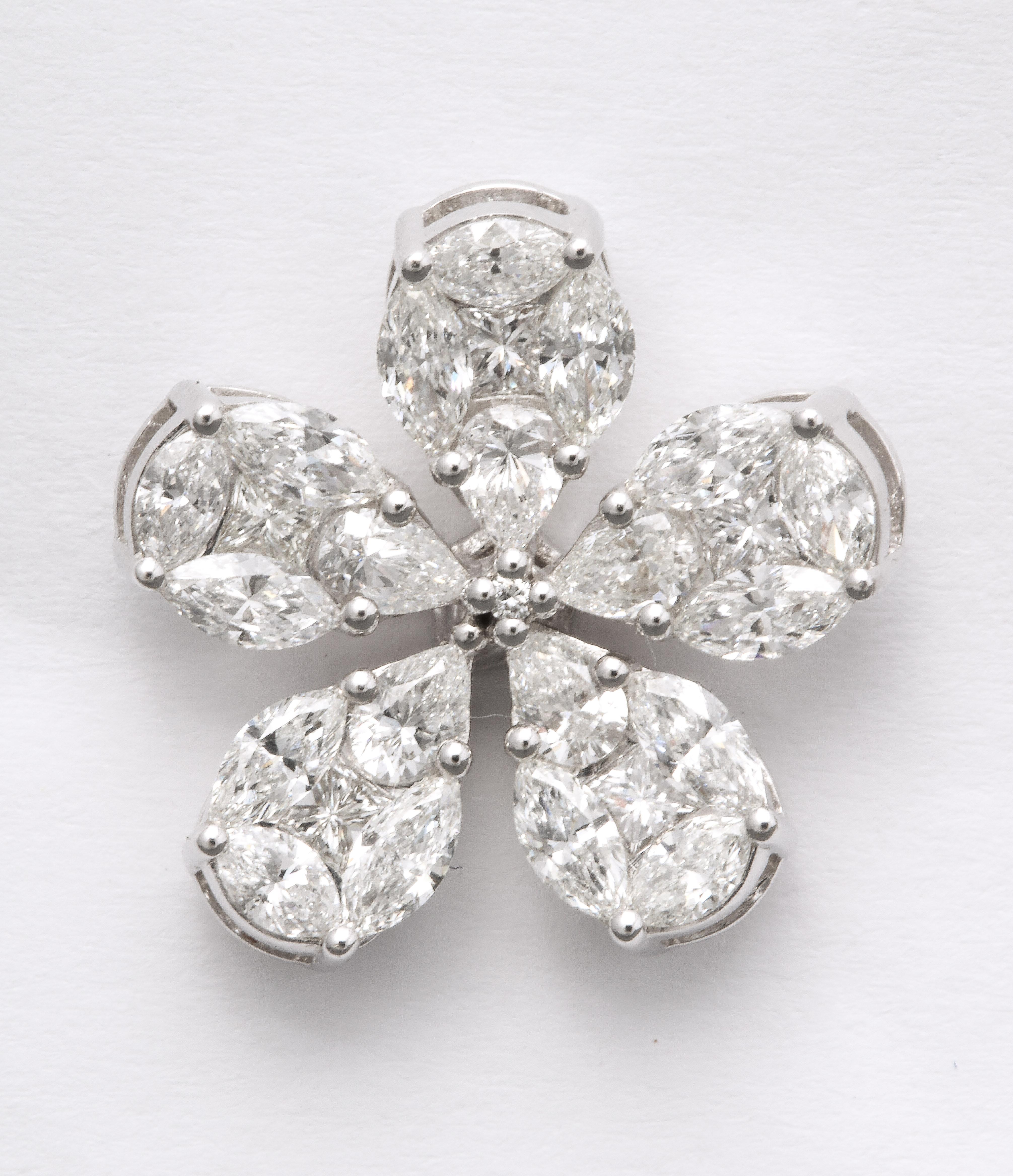 Orecchini con fiori di diamante In condizioni Nuovo in vendita a New York, NY