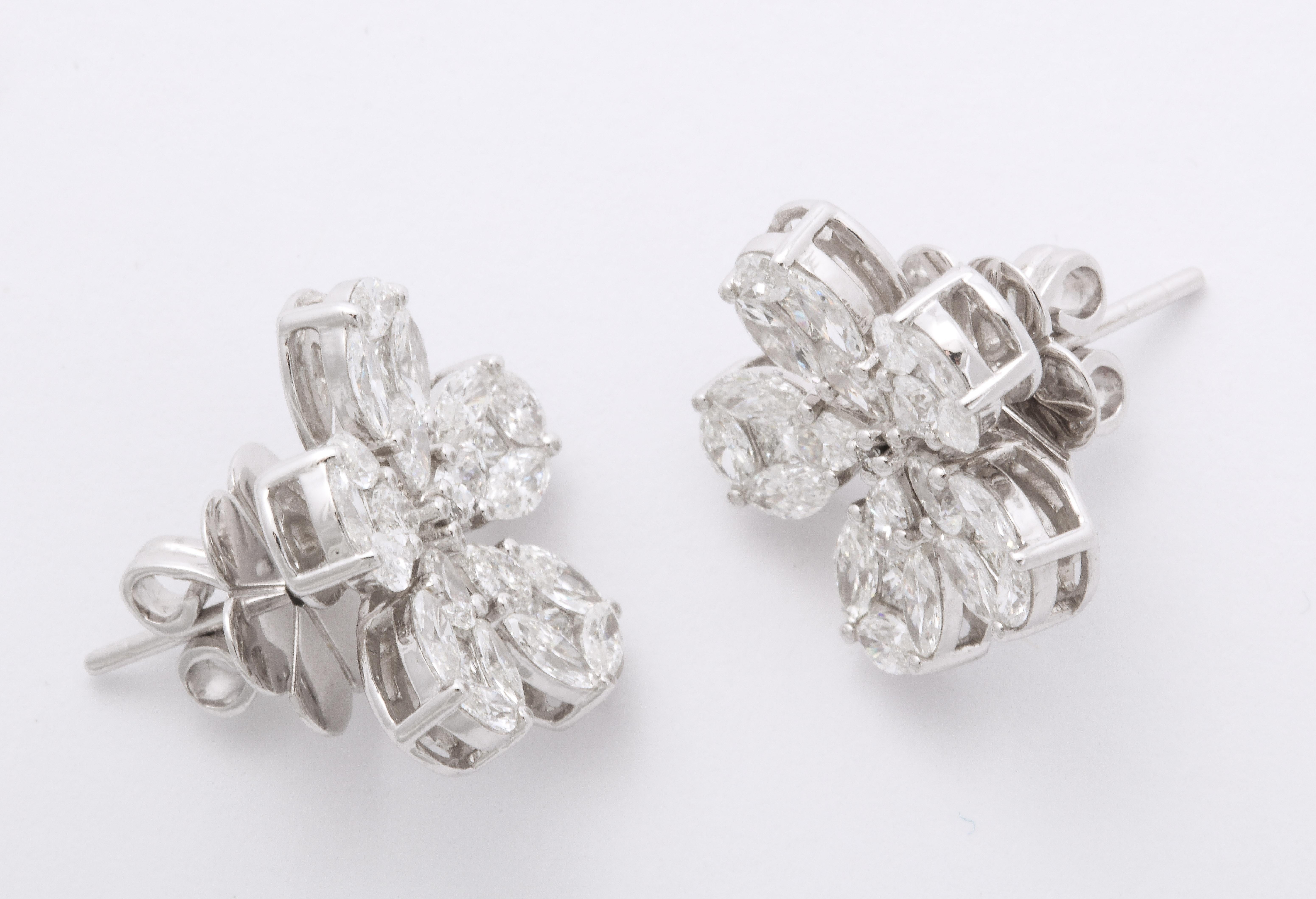 Diamond Flower Earrings In New Condition For Sale In New York, NY
