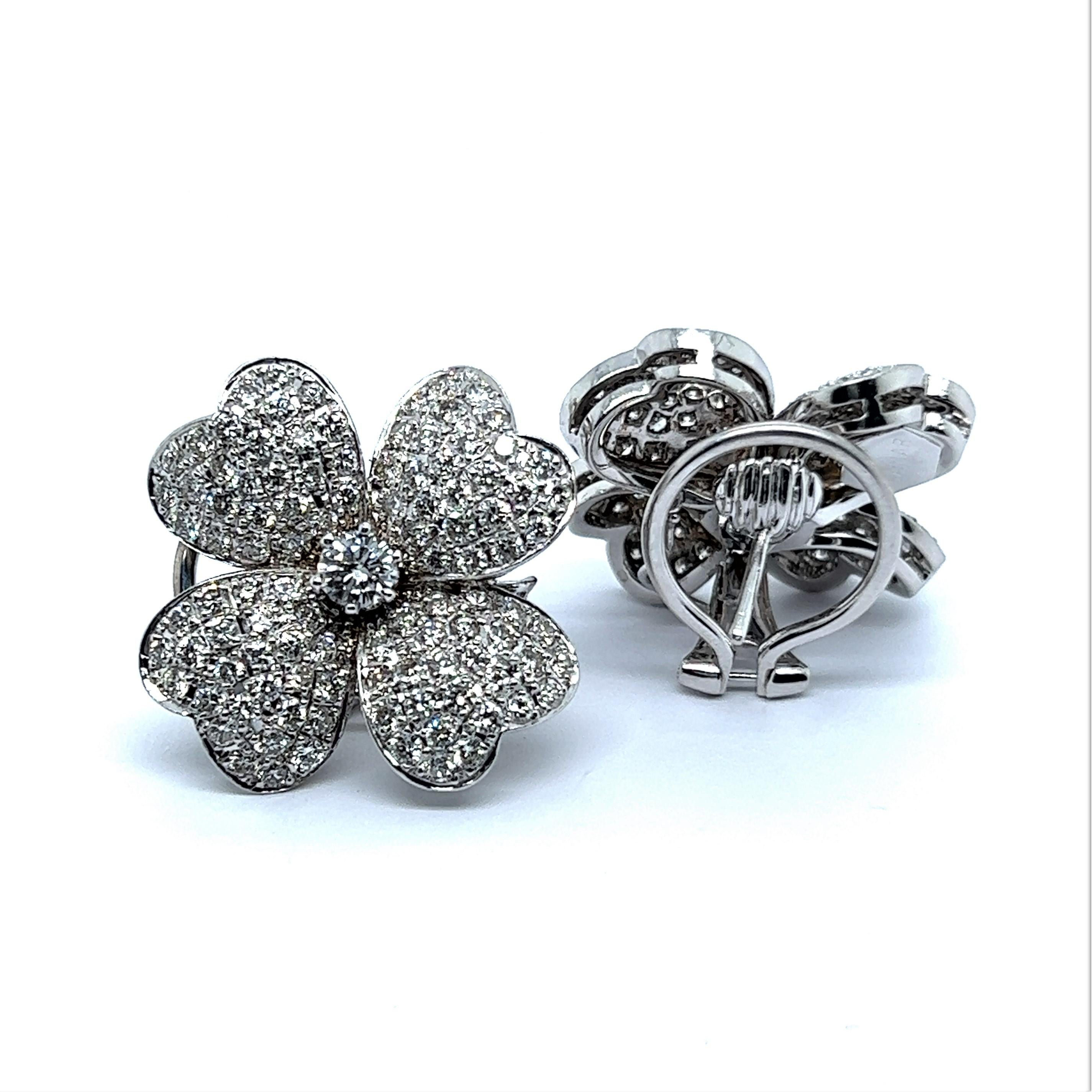 Diamond Flower Earrings in 18 Karat White Gold For Sale 4