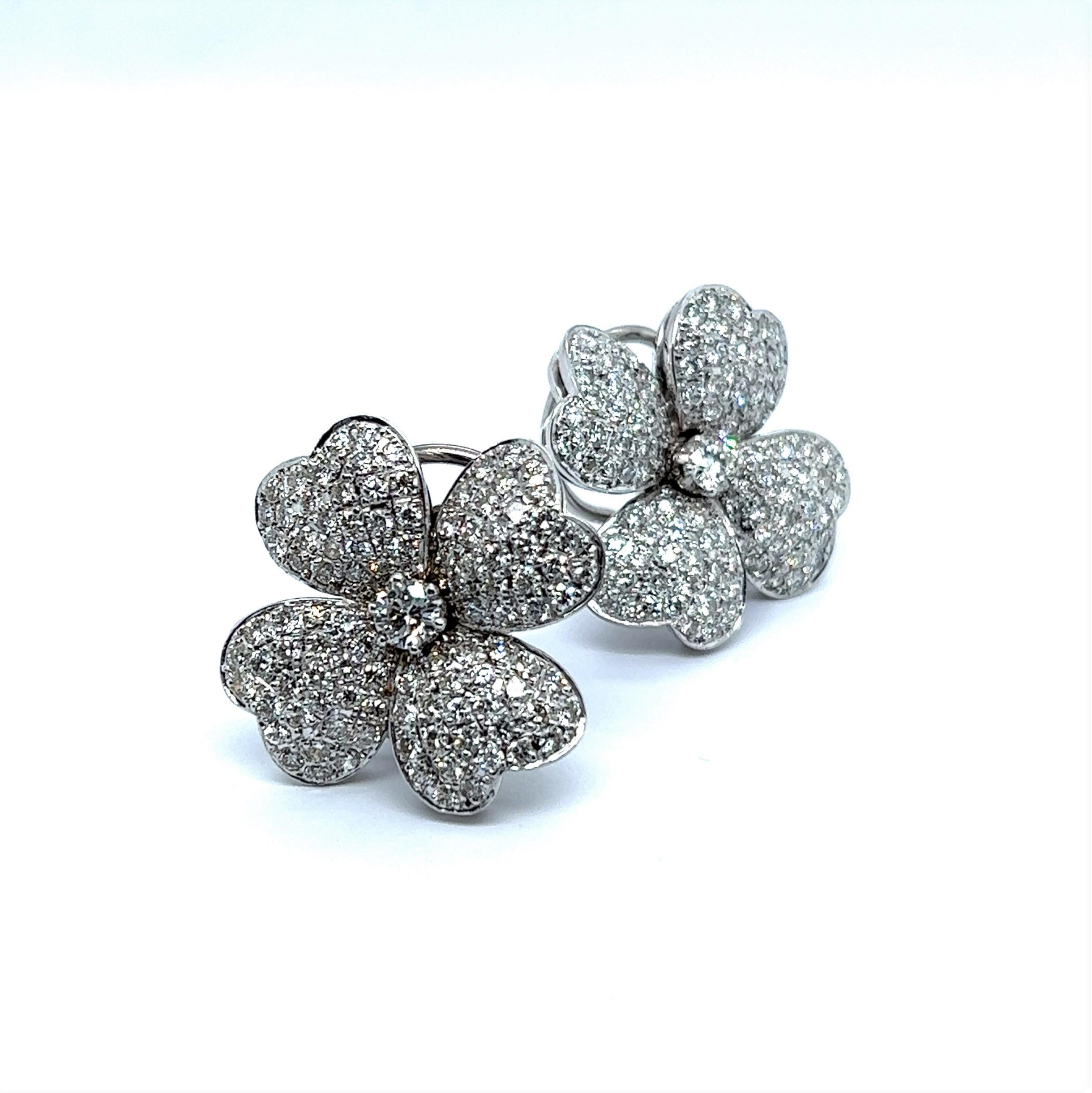 Diamond Flower Earrings in 18 Karat White Gold For Sale 6