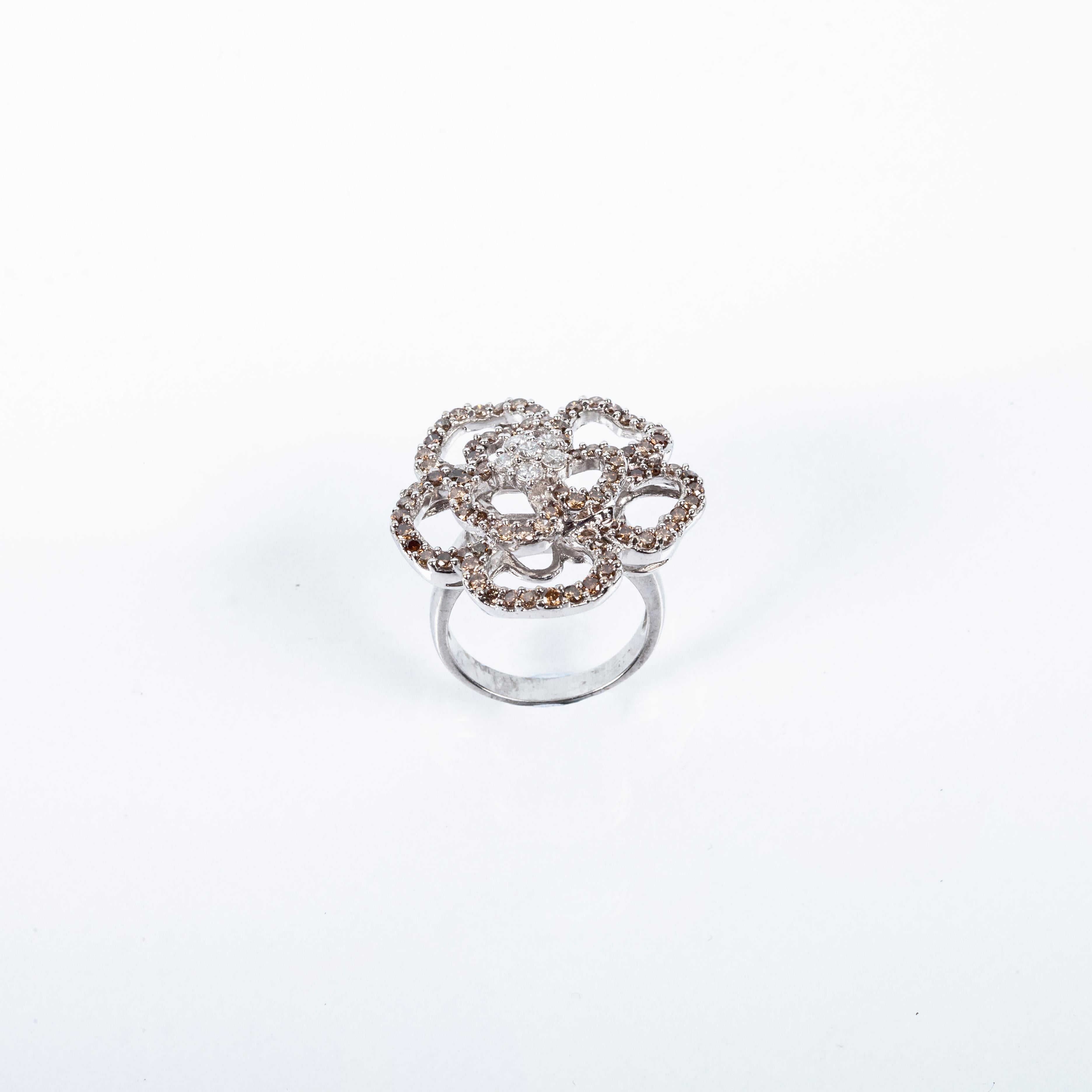 Flower Passion ... there are many ways to say *I Love you*
With this Chic and stylish Fower engament ring she will embrace you with grace and glam
READY TO SHIP
*Shipment of this piece is not affected by COVID-19. Orders welcome!

MATERIAL
◘ Weight