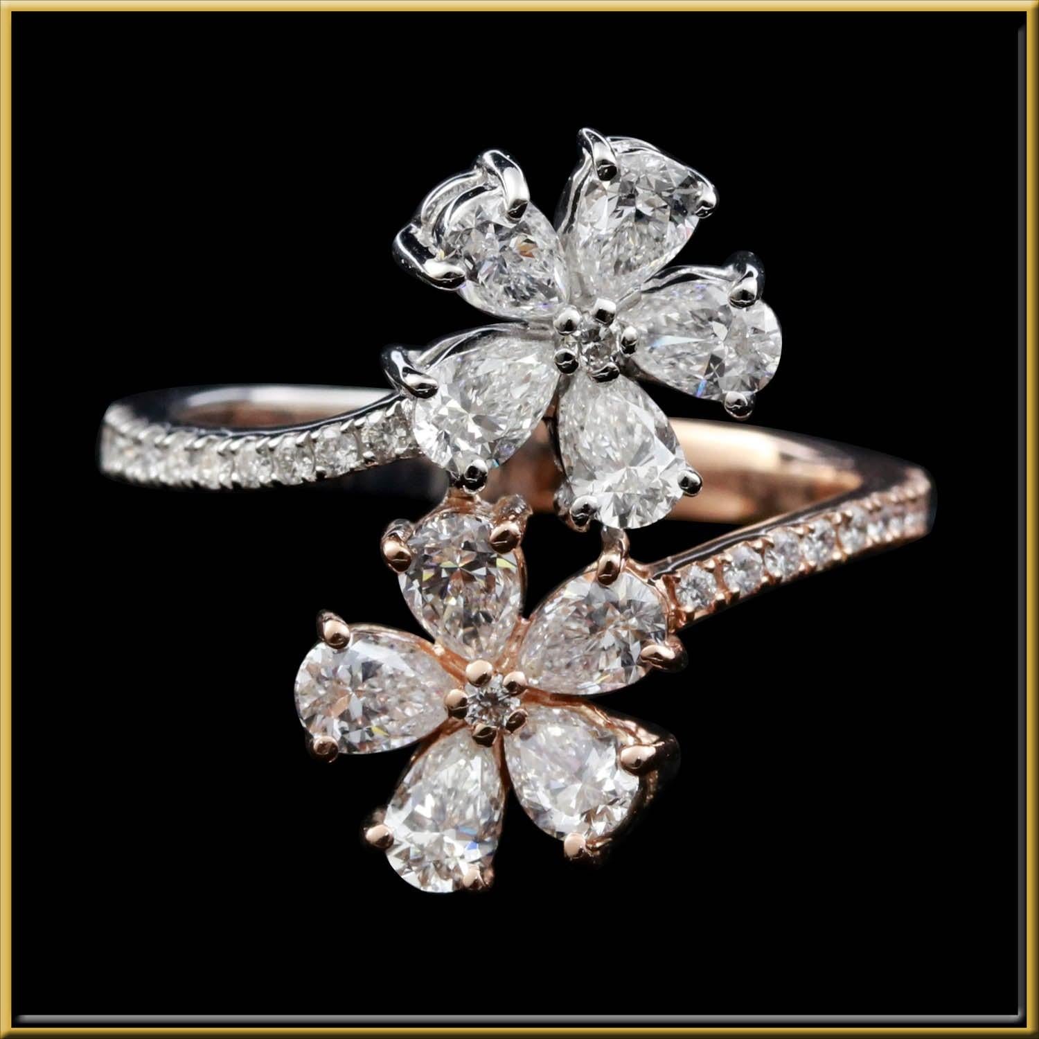 For Sale:  Diamond Flower Fashion Ring in 18 Karat Gold 2