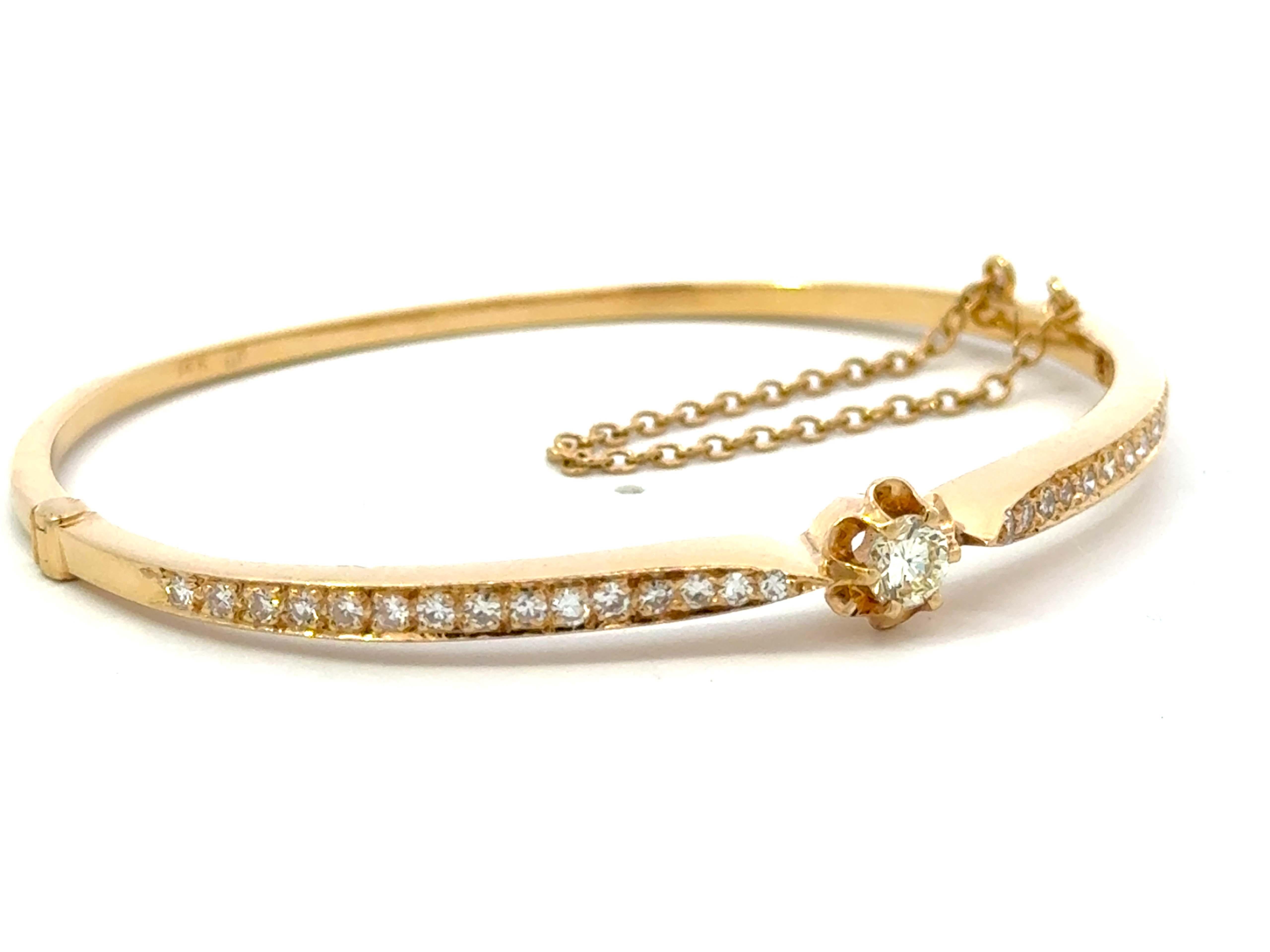 Moderne Bracelet jonc à charnières fleur en or jaune 14 carats et diamants en vente