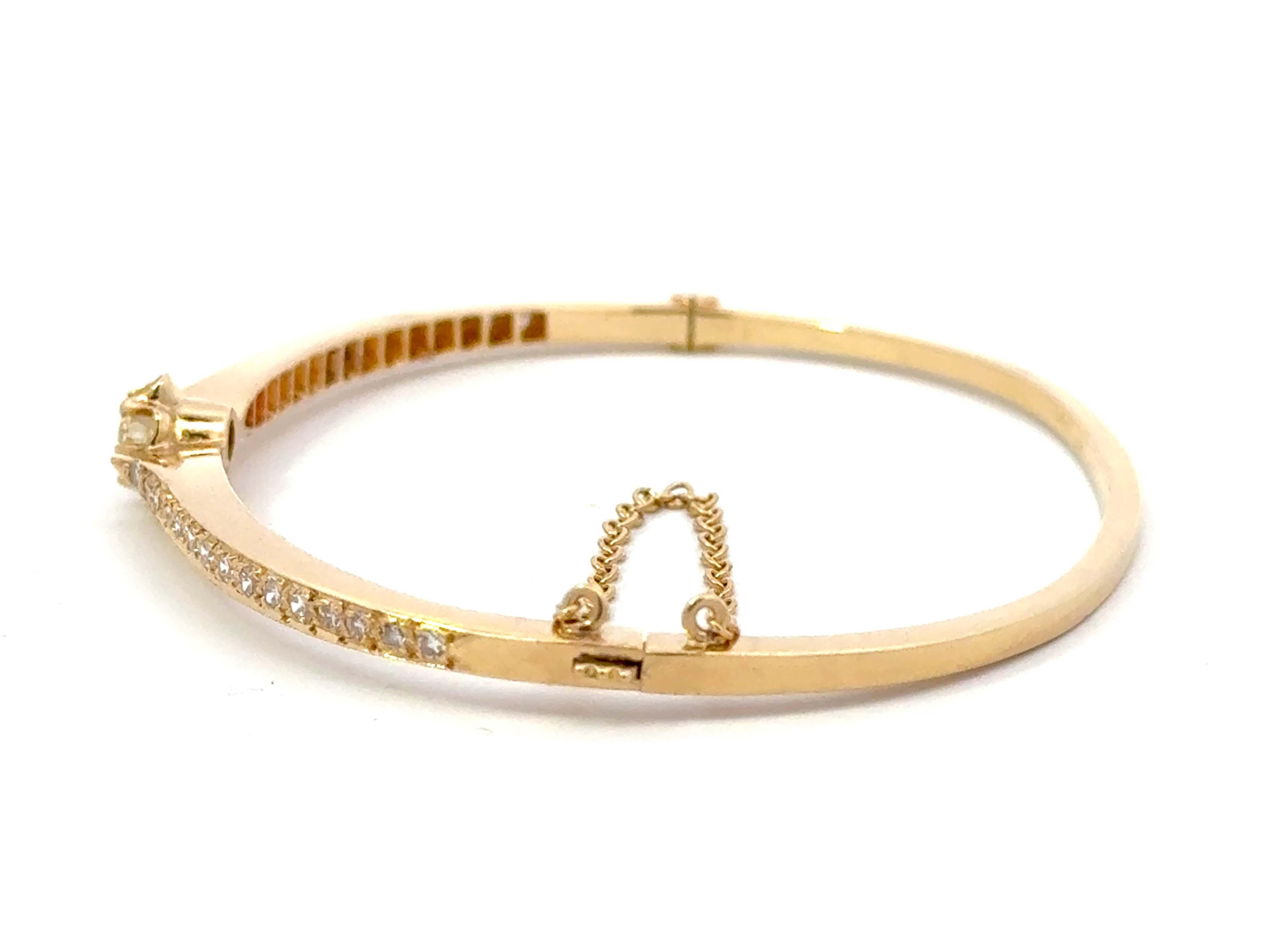 Bracelet jonc à charnières fleur en or jaune 14 carats et diamants en vente 1