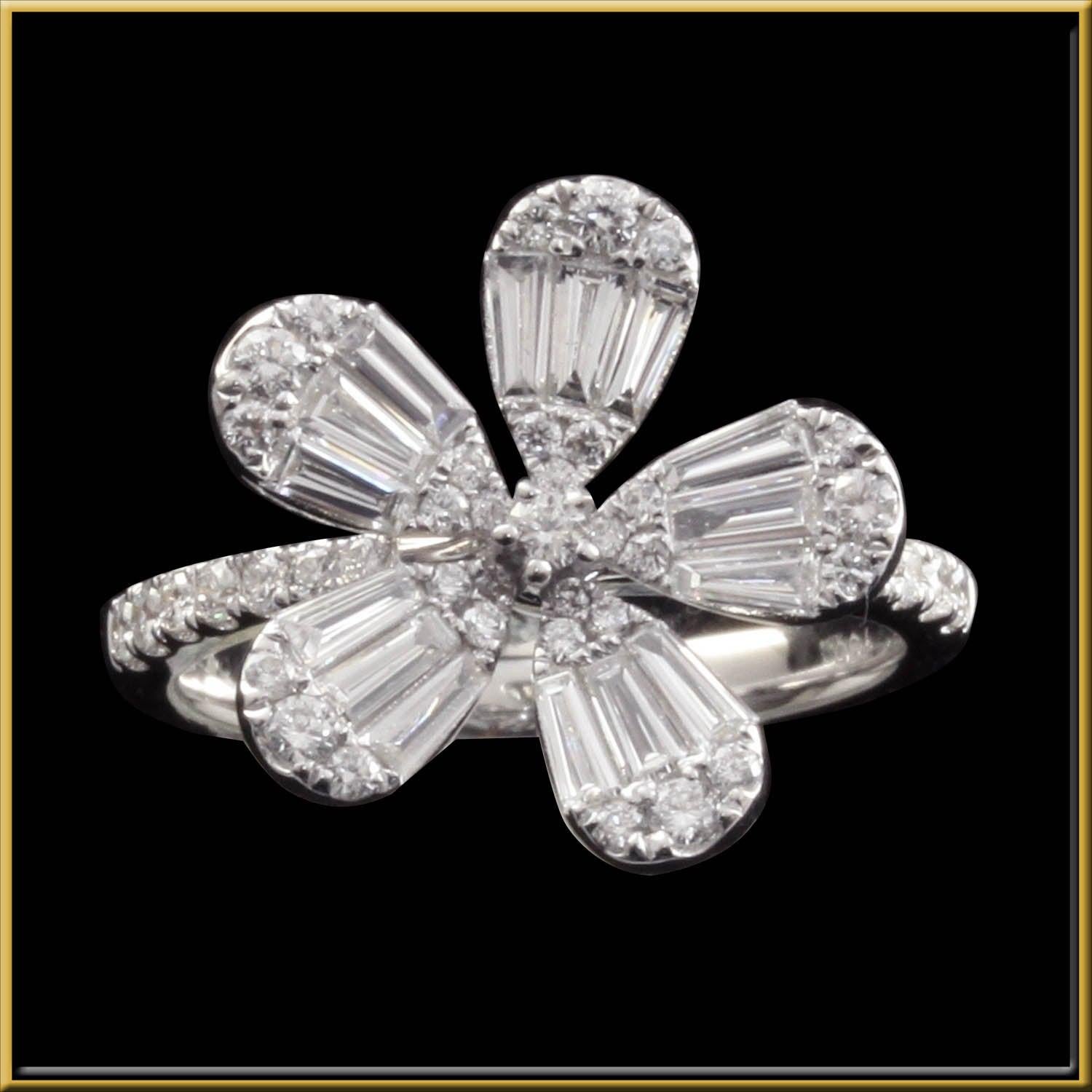 For Sale:  Diamond Flower Illusion Fashion Ring in 18 Karat Gold 3