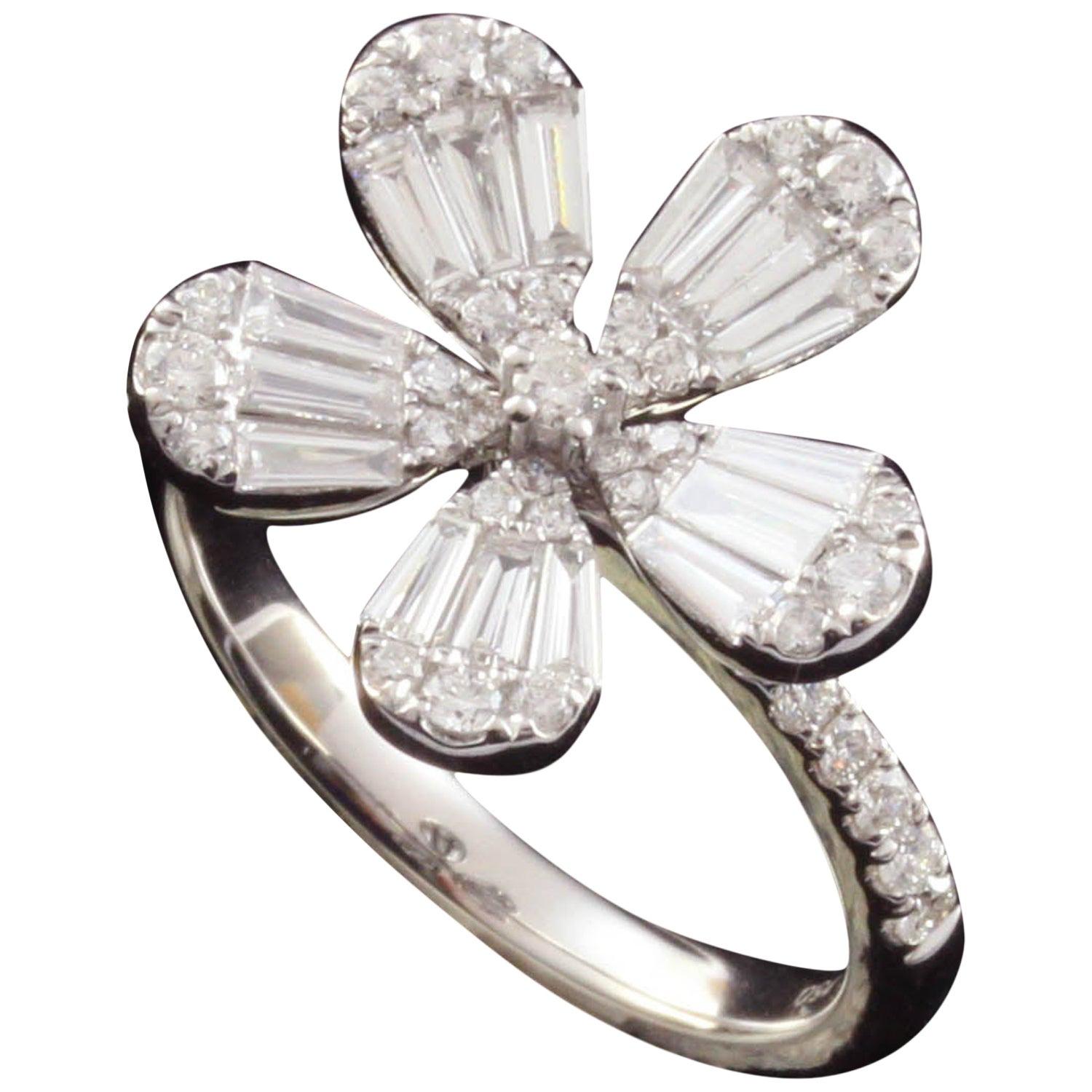 For Sale:  Diamond Flower Illusion Fashion Ring in 18 Karat Gold
