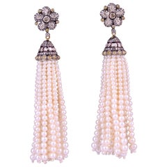 Boucles d'oreilles à pompon en perles à motif de fleurs et diamants