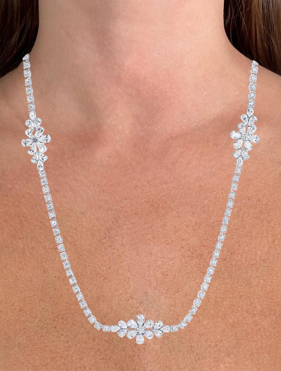 Contemporary Diamond Flower Necklace 9.1 Carats Pear and Round Cut 18K White Gold For Sale