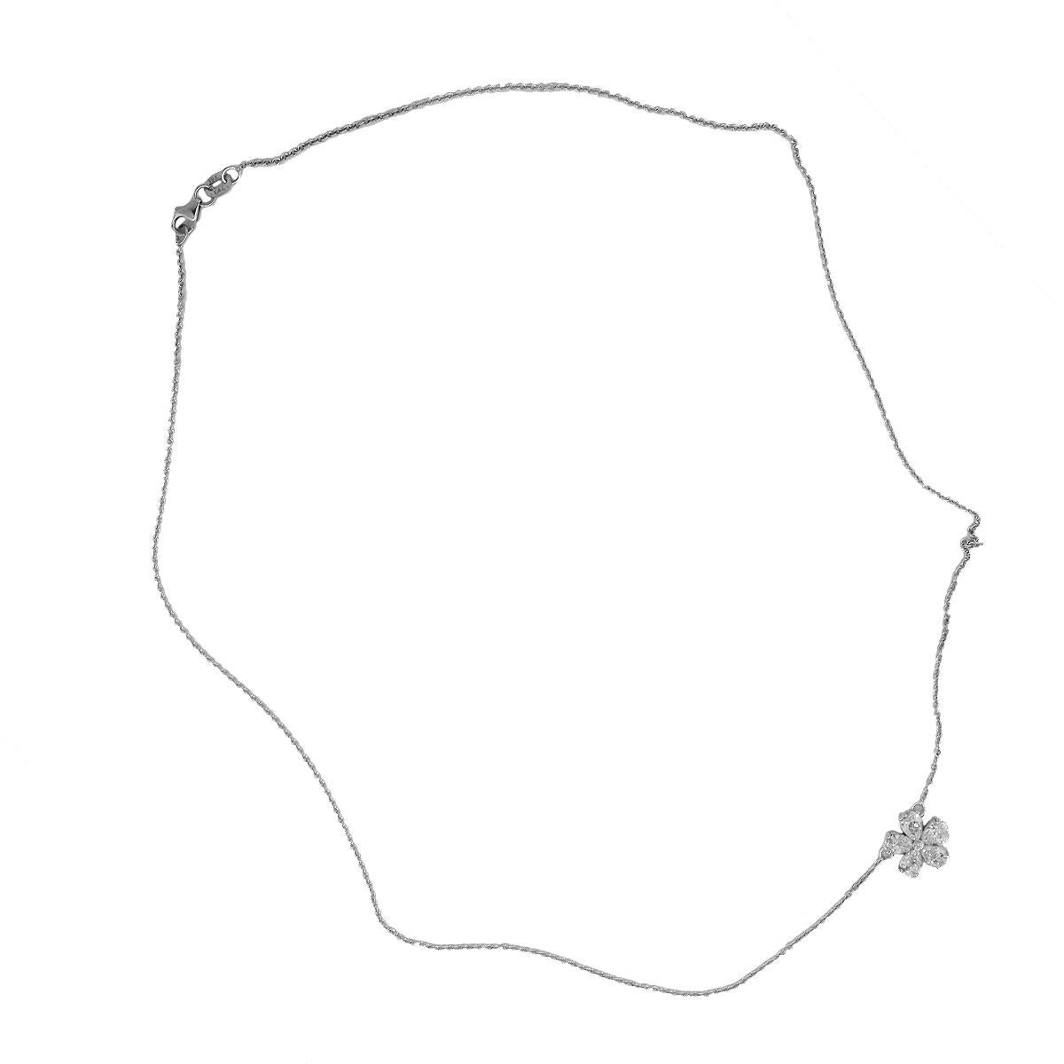 Diamond Flower Necklace In New Condition In Boca Raton, FL