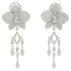 Pendants d'oreilles en or pavés de fleurs et diamants