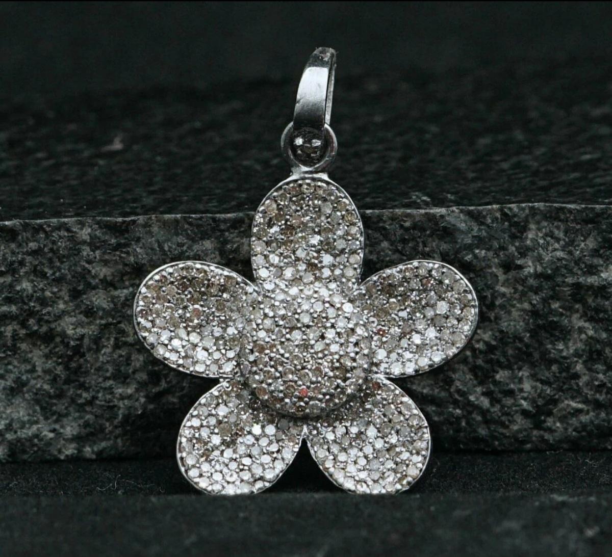 Diamond Flower Pendant 925 Sterling Silver Diamond Floral Charm Necklace Gift.

Base Metal
Sterling Silver, 925 parts per 1000
Metal
Sterling Silver
Main Stone Shape
Round
Pendant Shape
Flower
Size
25x25 mm Approx
Main Stone
Diamond
Total Carat