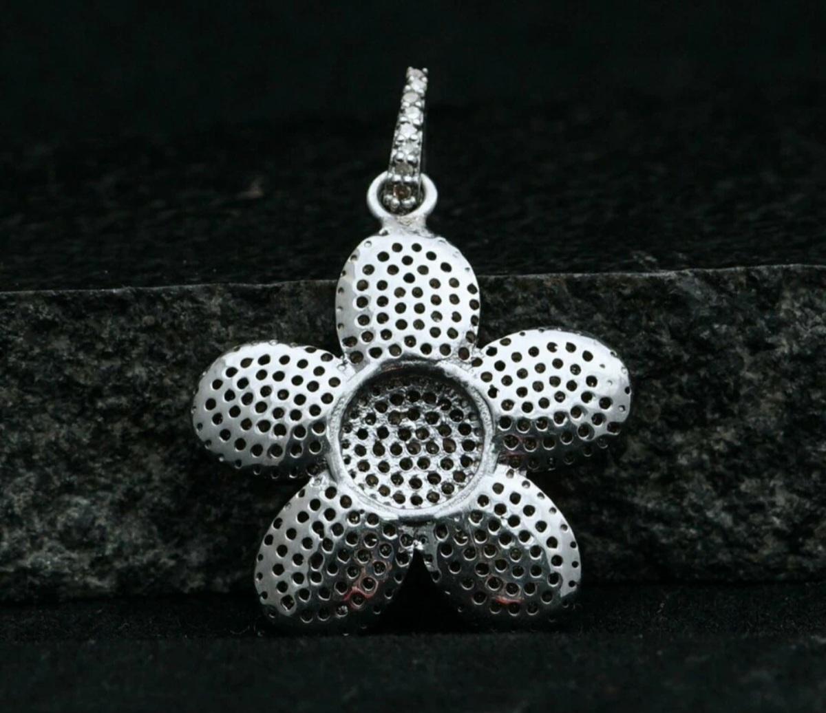 Diamond Flower Pendant 925 Sterling Silver Diamond Floral Charm Necklace Gift. en vente 1
