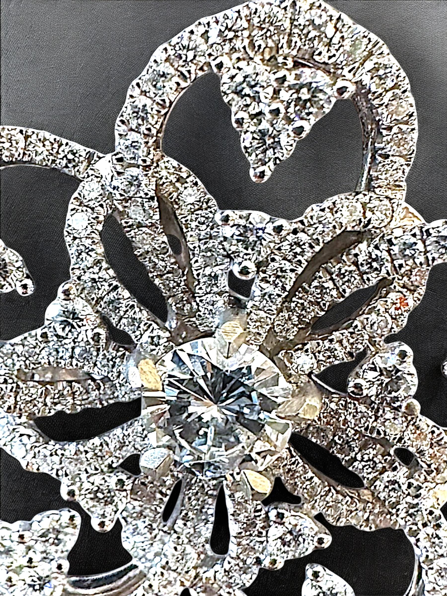 Art Déco Ciondolo con fiore di diamante in vendita