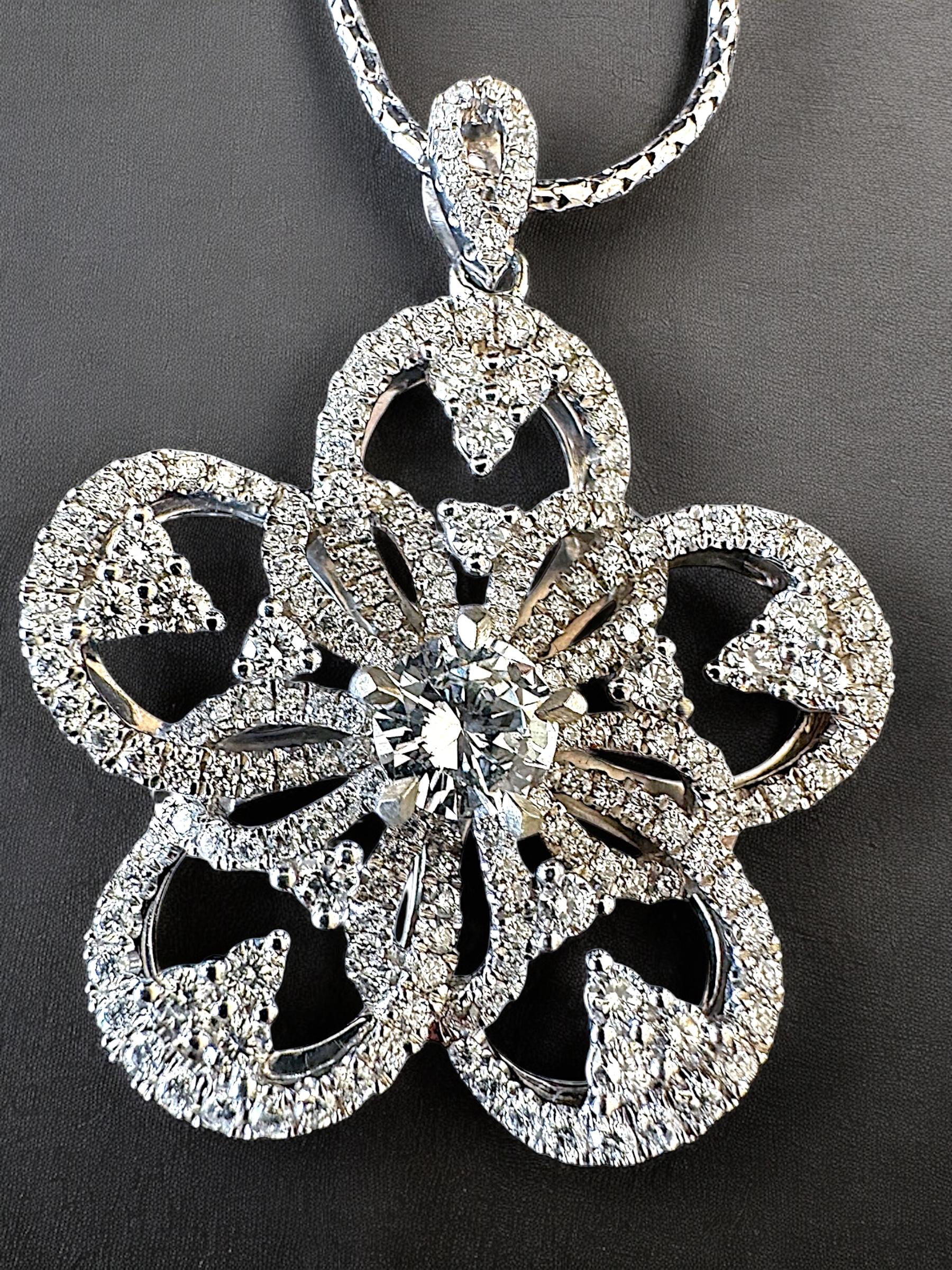 Ciondolo con fiore di diamante In condizioni Nuovo in vendita a COTTESLOE, AU