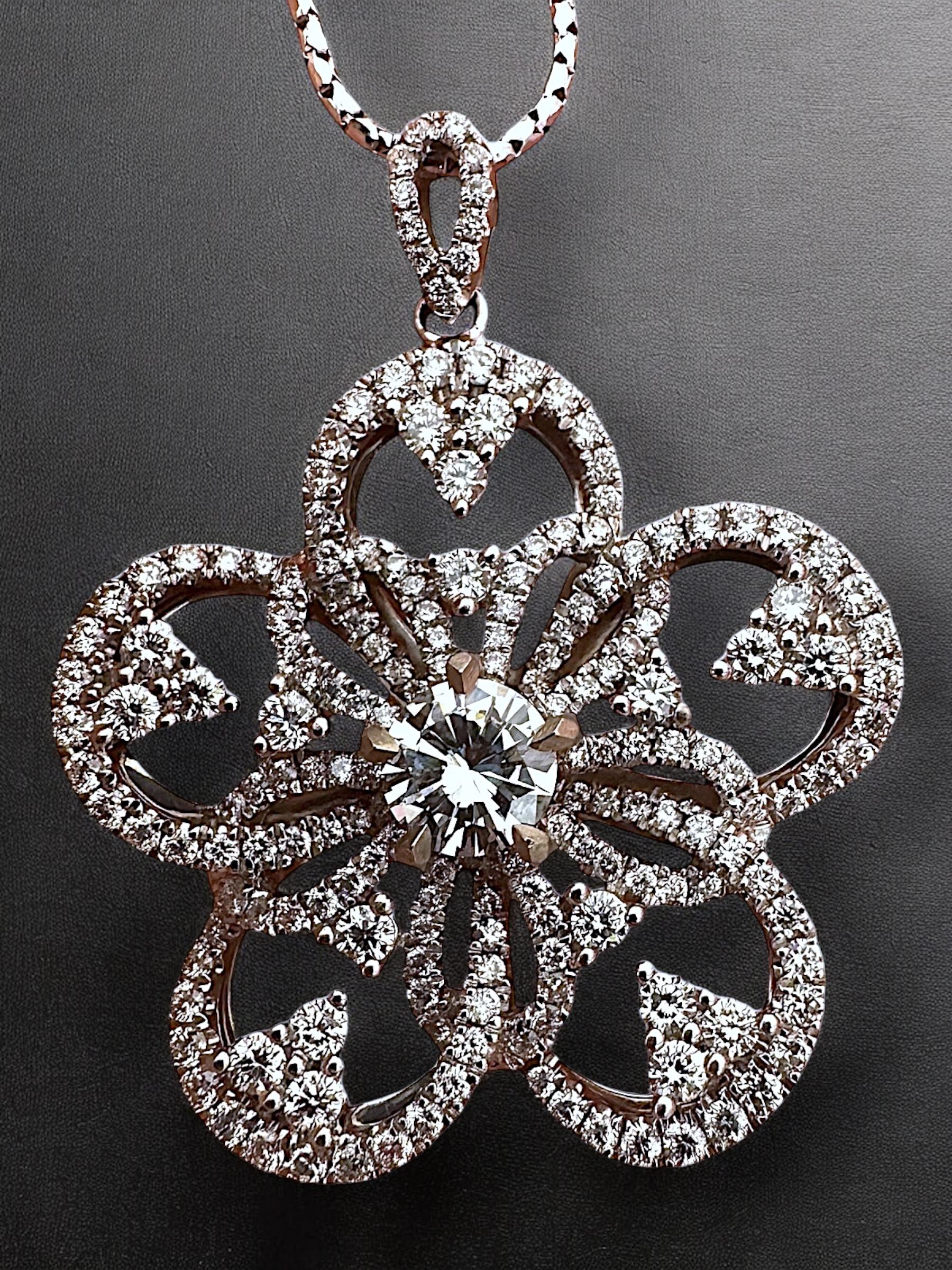 Ciondolo con fiore di diamante in vendita 1