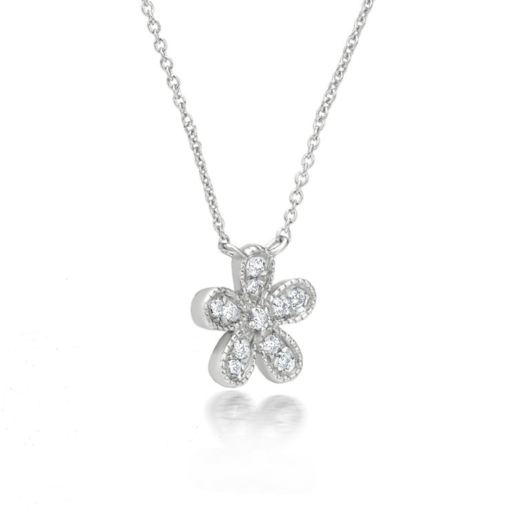 Flower Diamond Pendant Necklace in 18k White Gold For Sale at 1stDibs