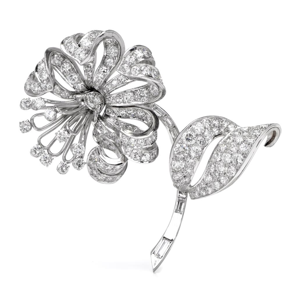 Art déco Broche fleur en platine et diamants en vente