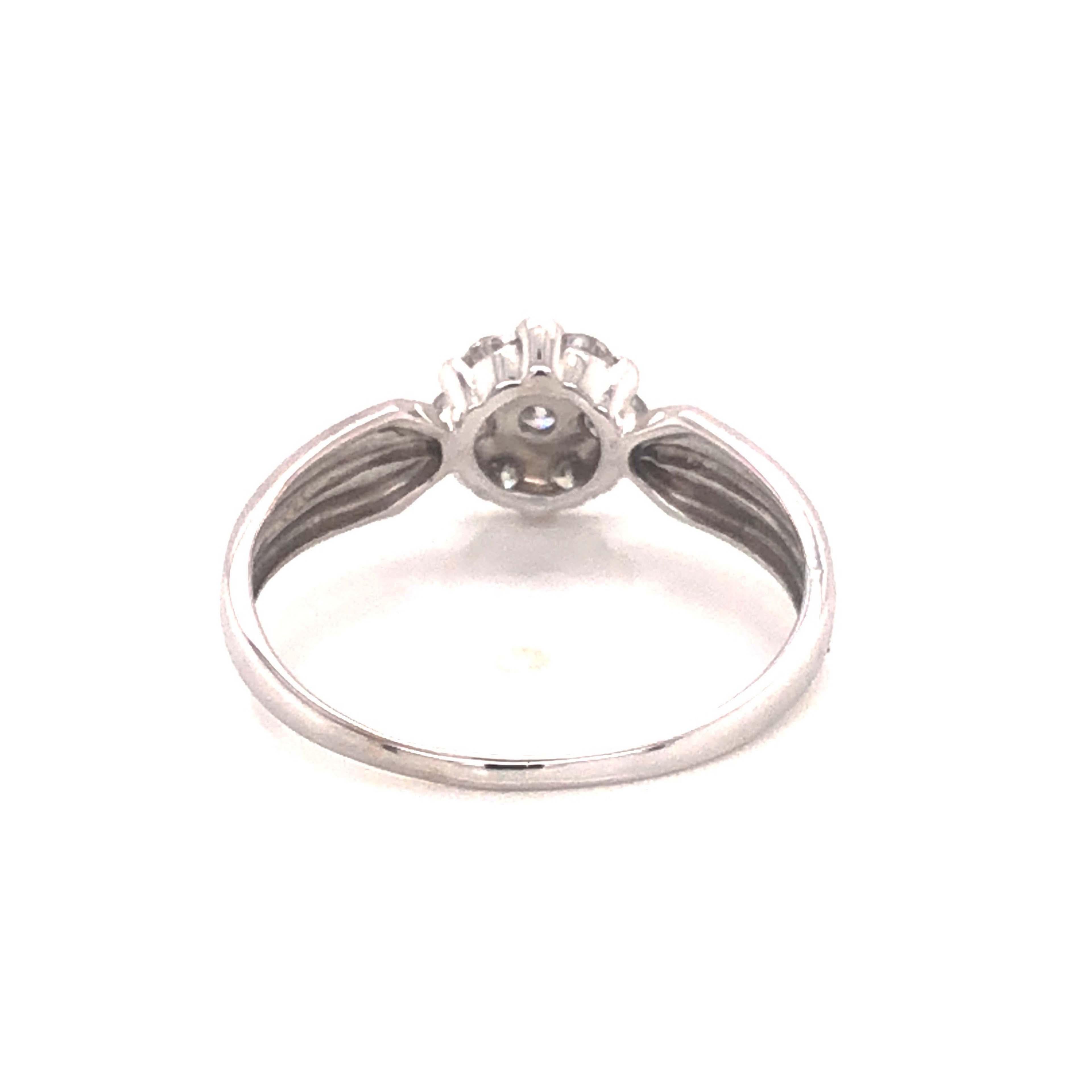 Diamond Flower Promise Ring, 14k White Gold In Good Condition For Sale In Honolulu, HI