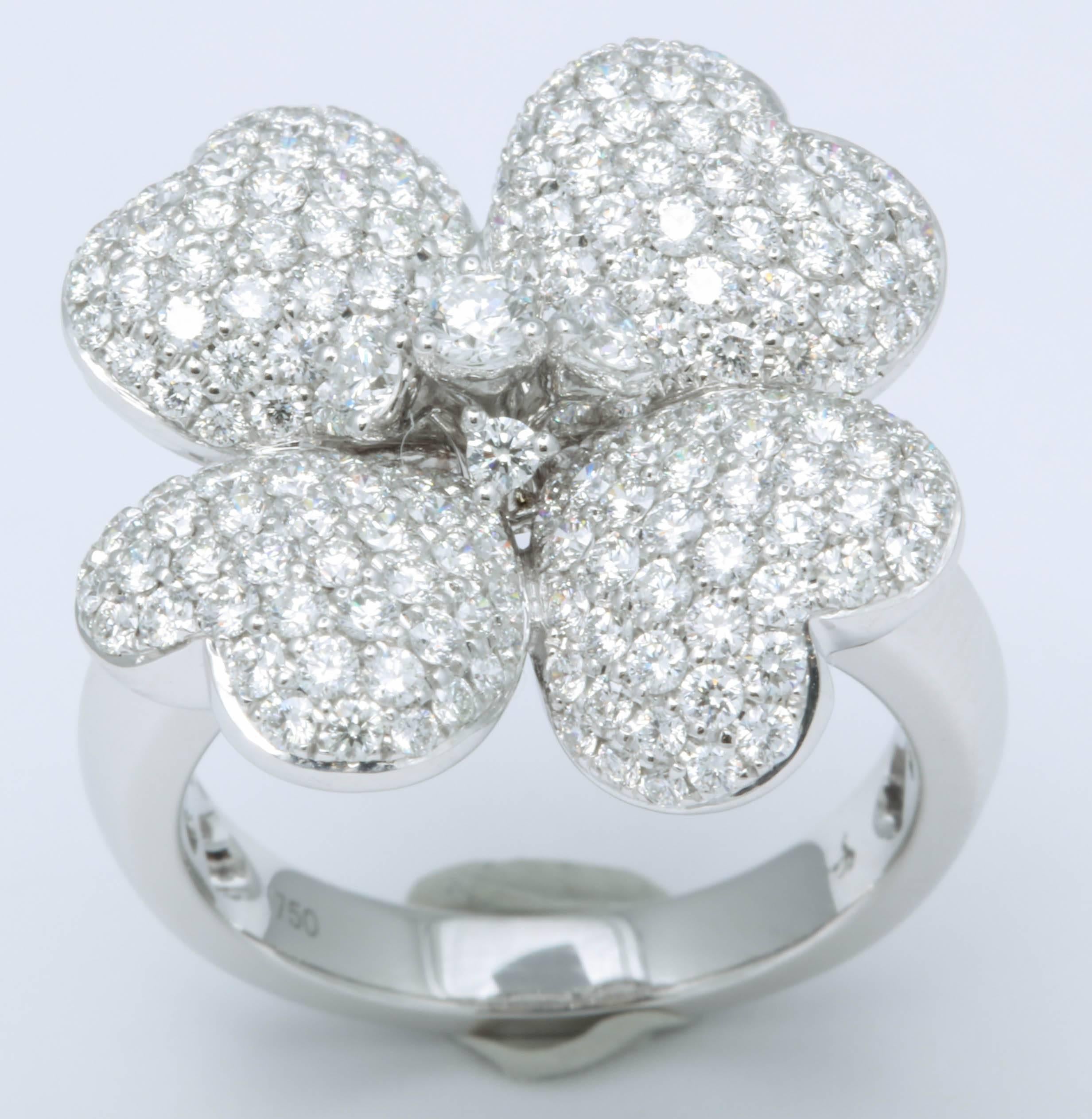 Diamond Flower Ring In New Condition In New York, NY