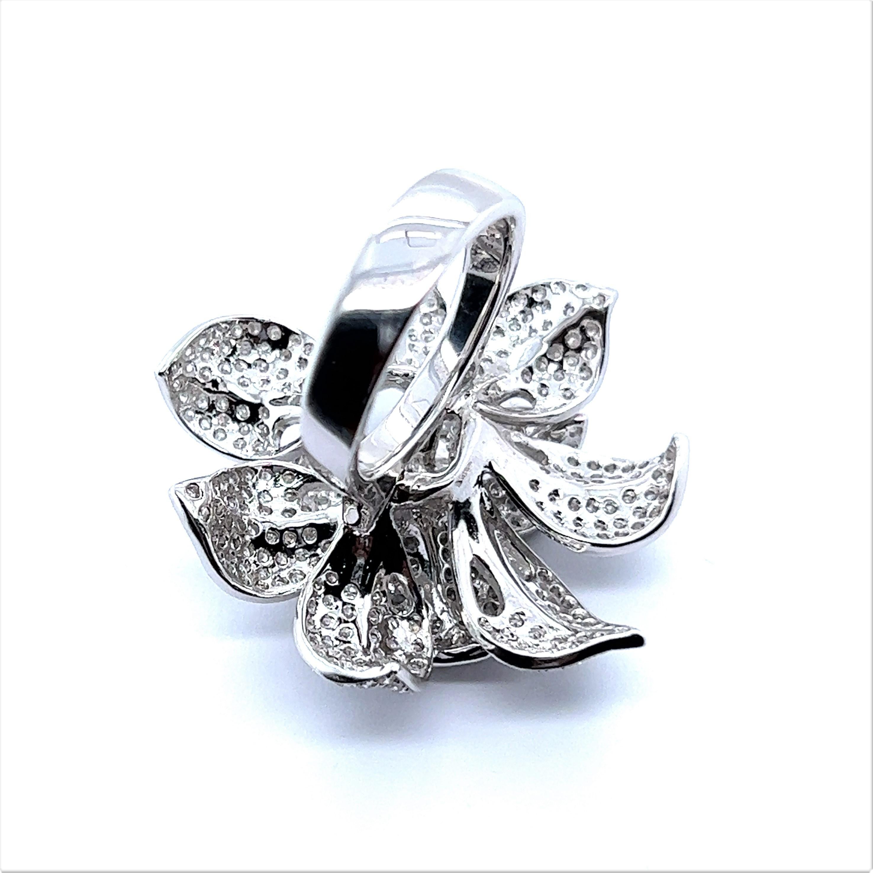 Women's or Men's Diamond Flower Ring in 18 Karat White Gold For Sale