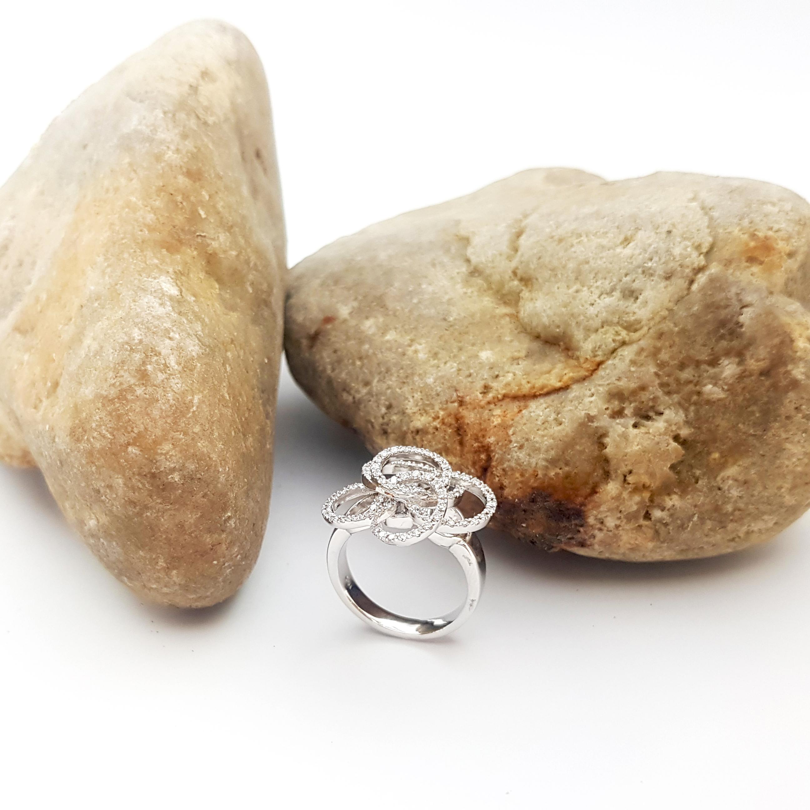 Diamond Flower Ring set in 18K White Gold Settings For Sale 4