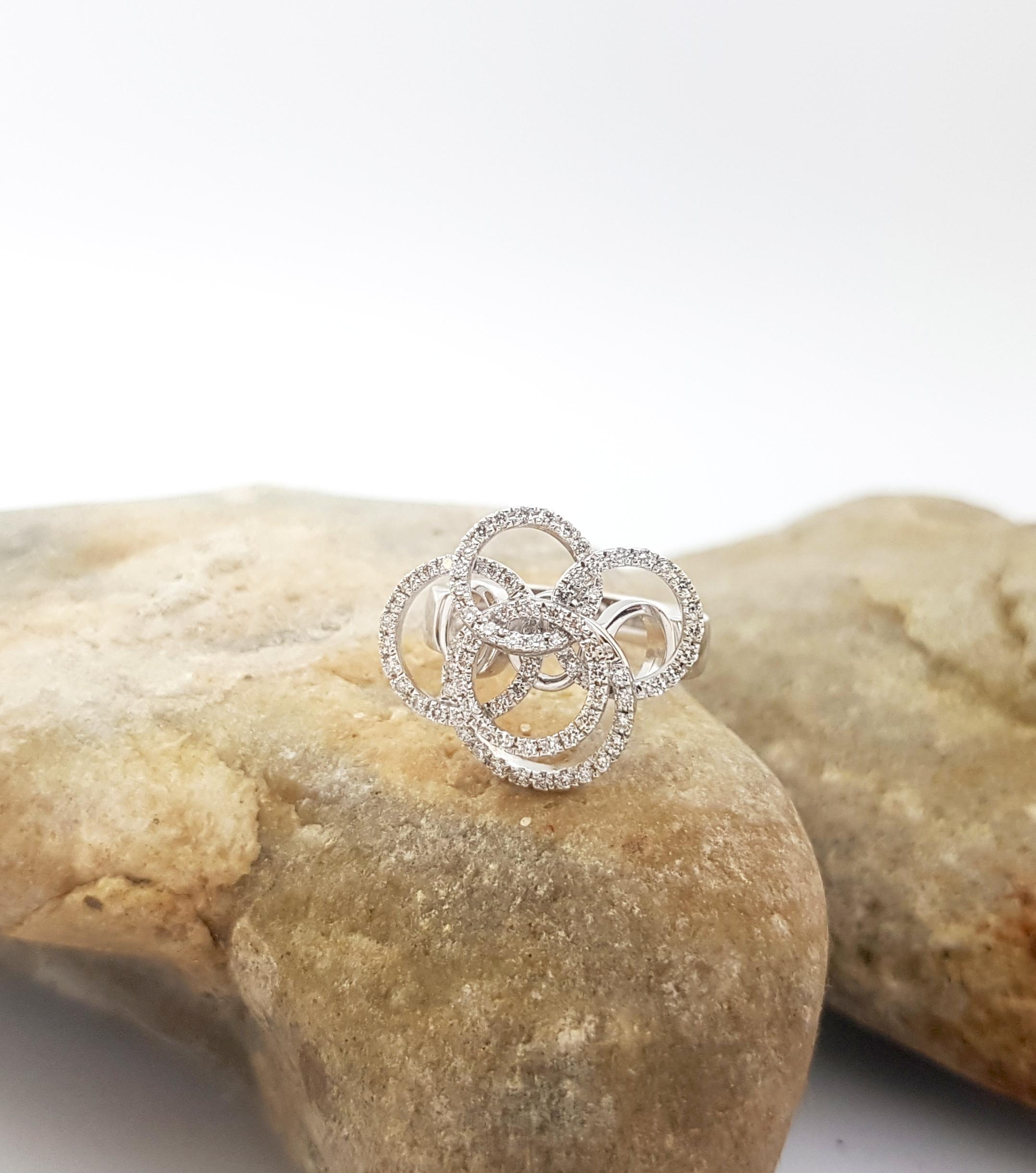 Diamond Flower Ring set in 18K White Gold Settings For Sale 6