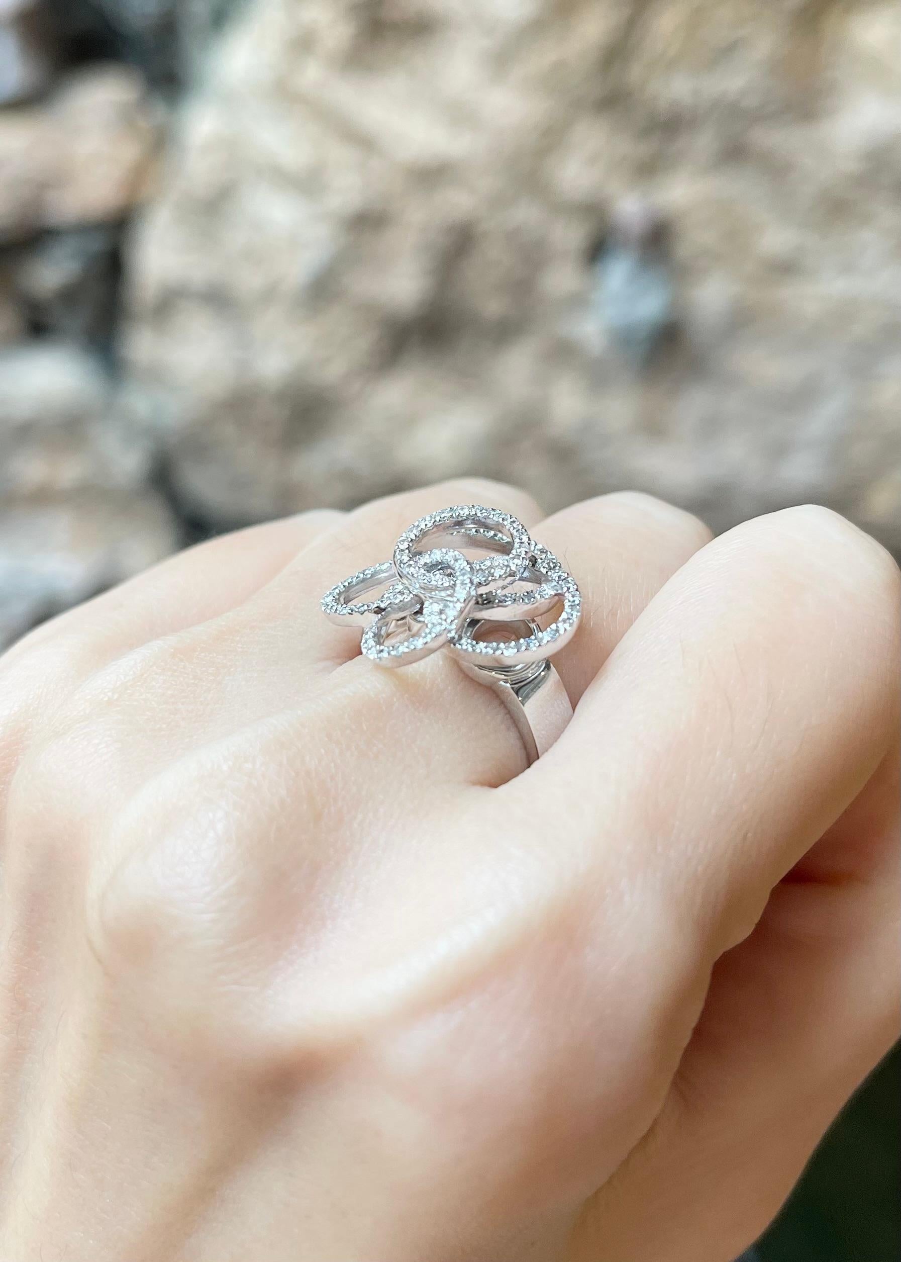 Women's Diamond Flower Ring set in 18K White Gold Settings For Sale