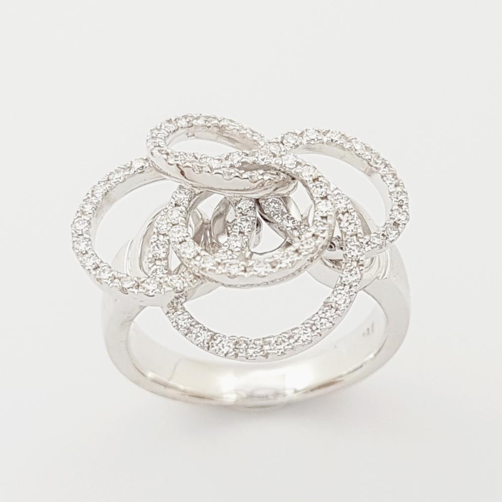 Diamond Flower Ring set in 18K White Gold Settings For Sale 2